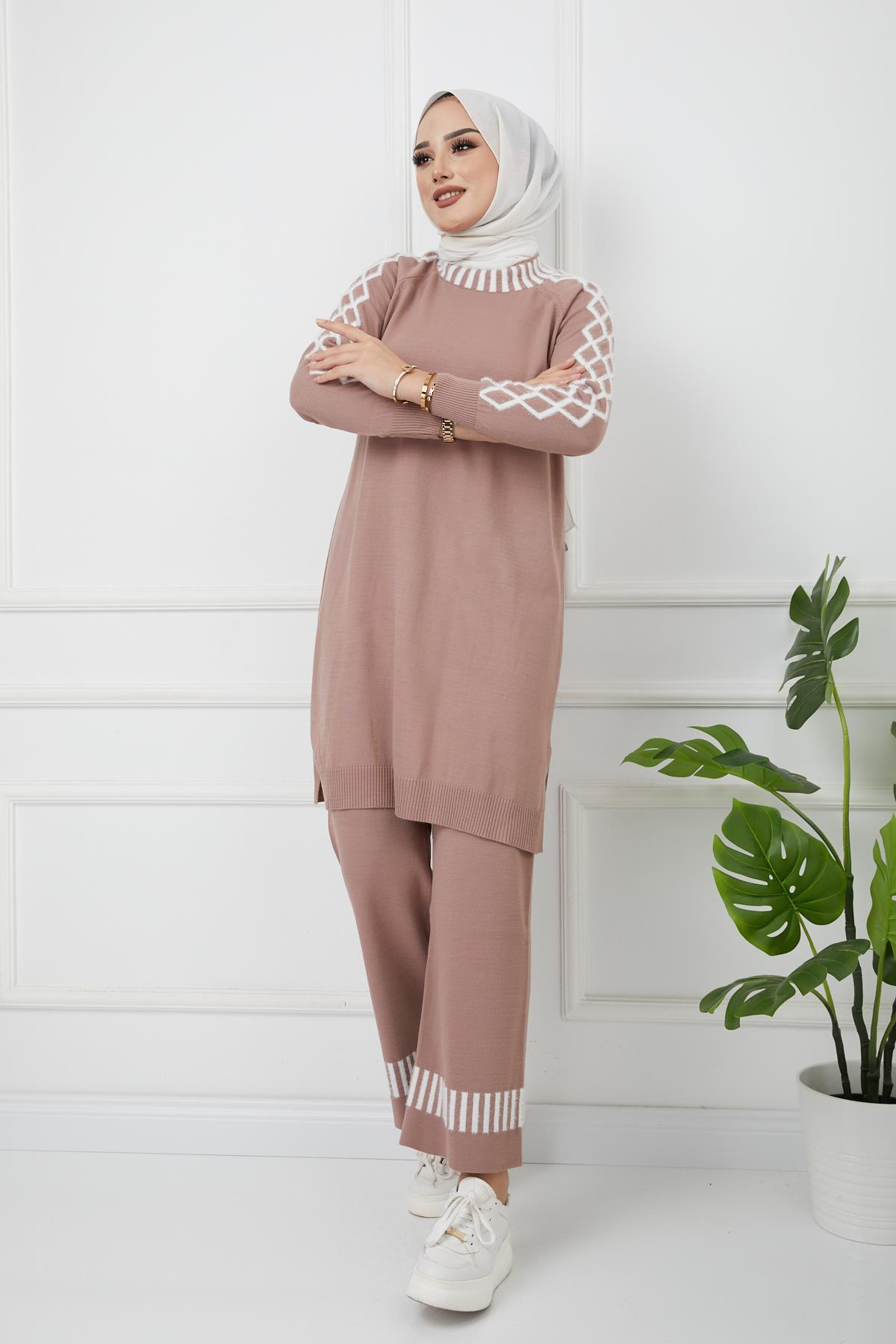 Şerit ve Baklava Desenli Triko Takım PUDRA 9185