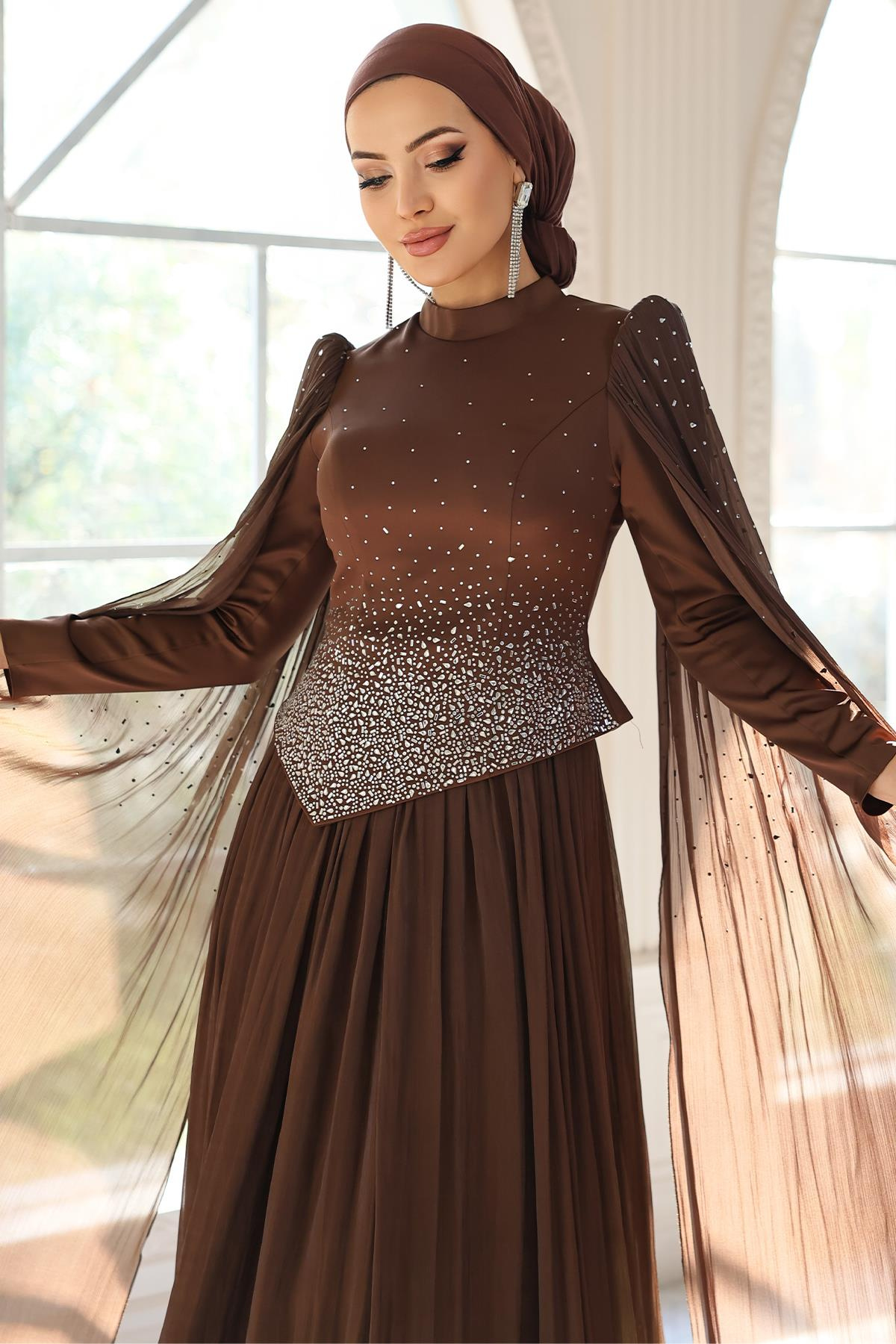Taş Bezeli Pilise ve Pelerin Detaylı Saten-Yoryo İpek Tesettür Abiye Elbise KAHVE 1054