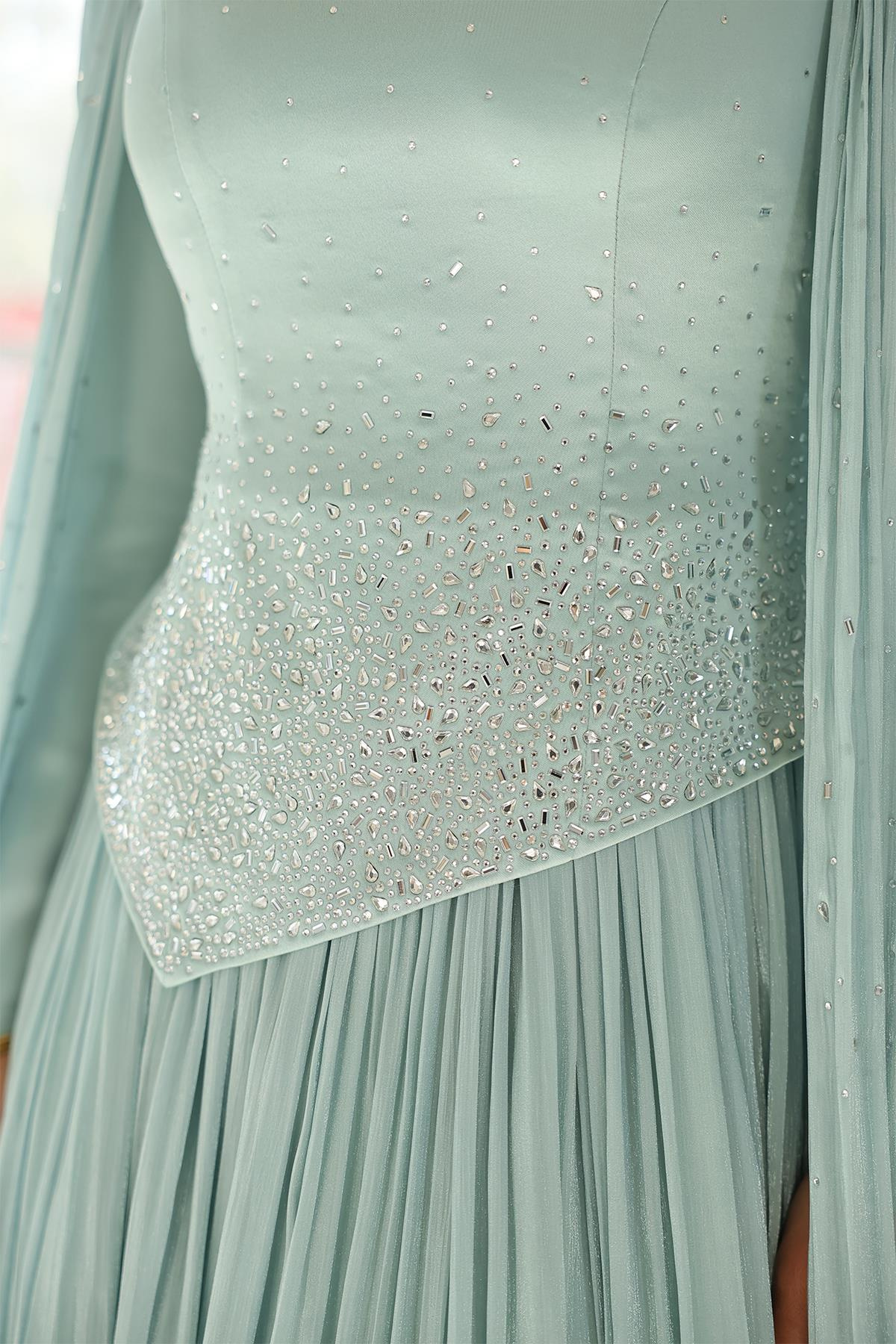 Taş Bezeli Pilise ve Pelerin Detaylı Saten-Yoryo İpek Tesettür Abiye Elbise MİNT 1054