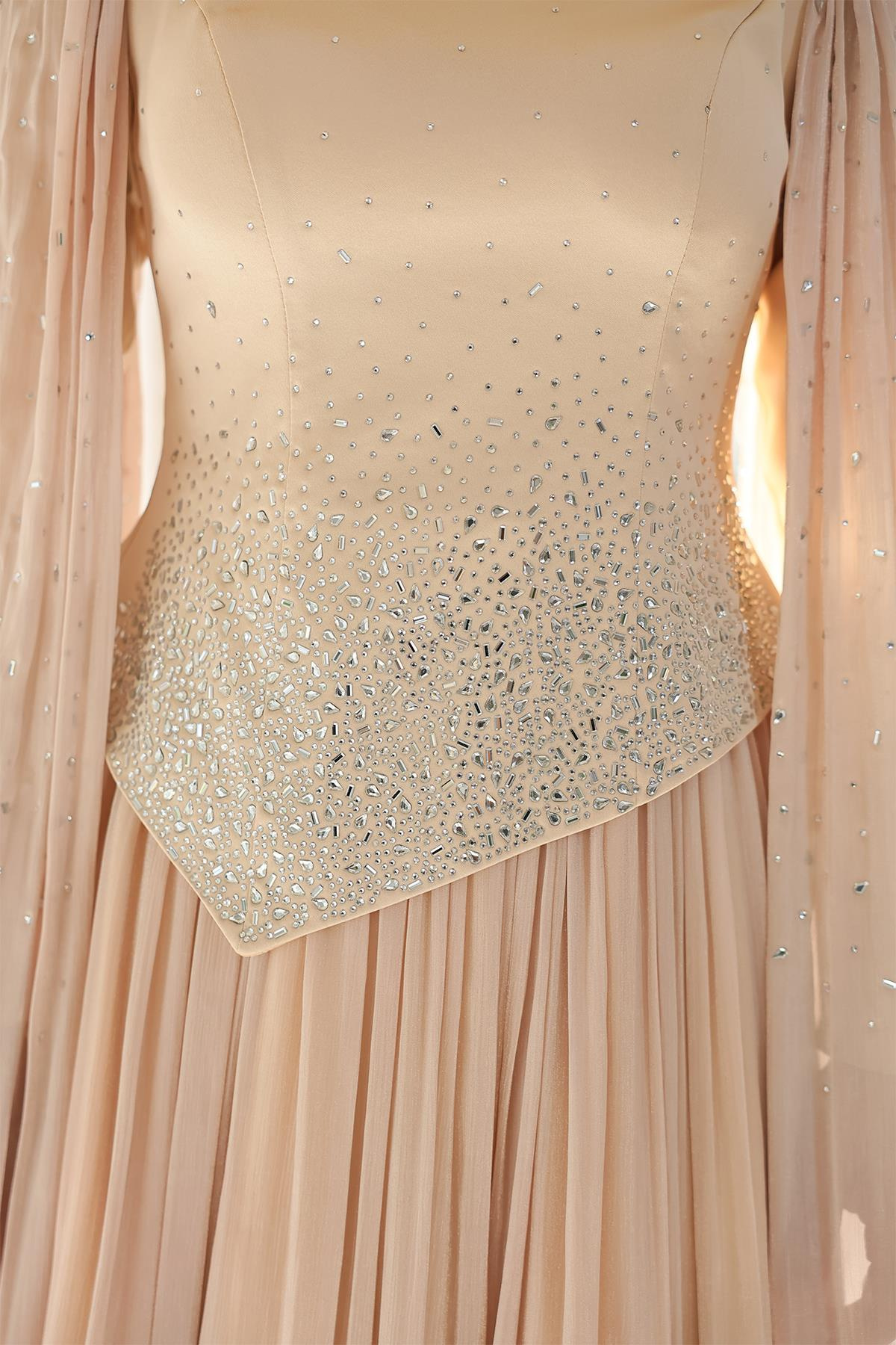 Taş Bezeli Pilise ve Pelerin Detaylı Saten-Yoryo İpek Tesettür Abiye Elbise BEJ 1054