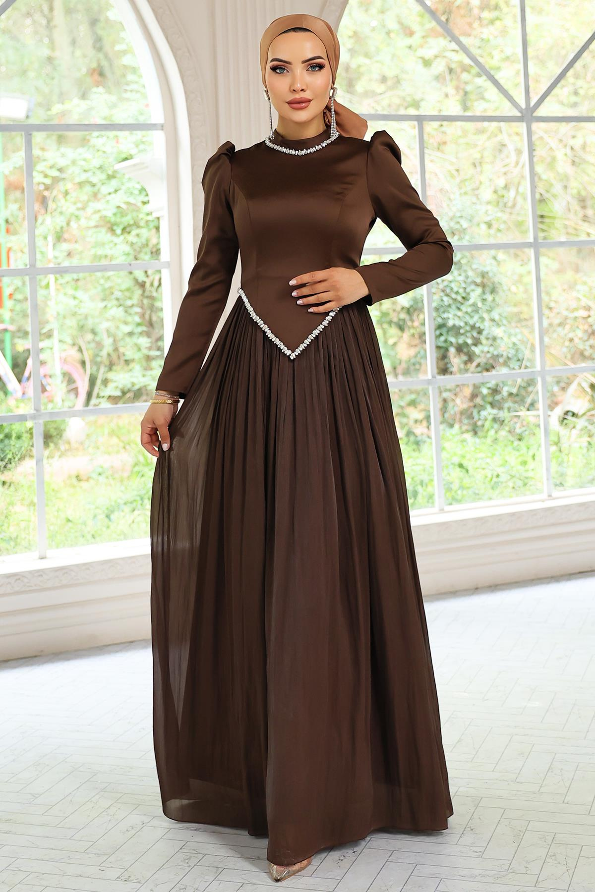 Taş Detaylı Eteği Piliseli Saten ve Yoryo İpek Tesettür Abiye Elbise KAHVE 1046
