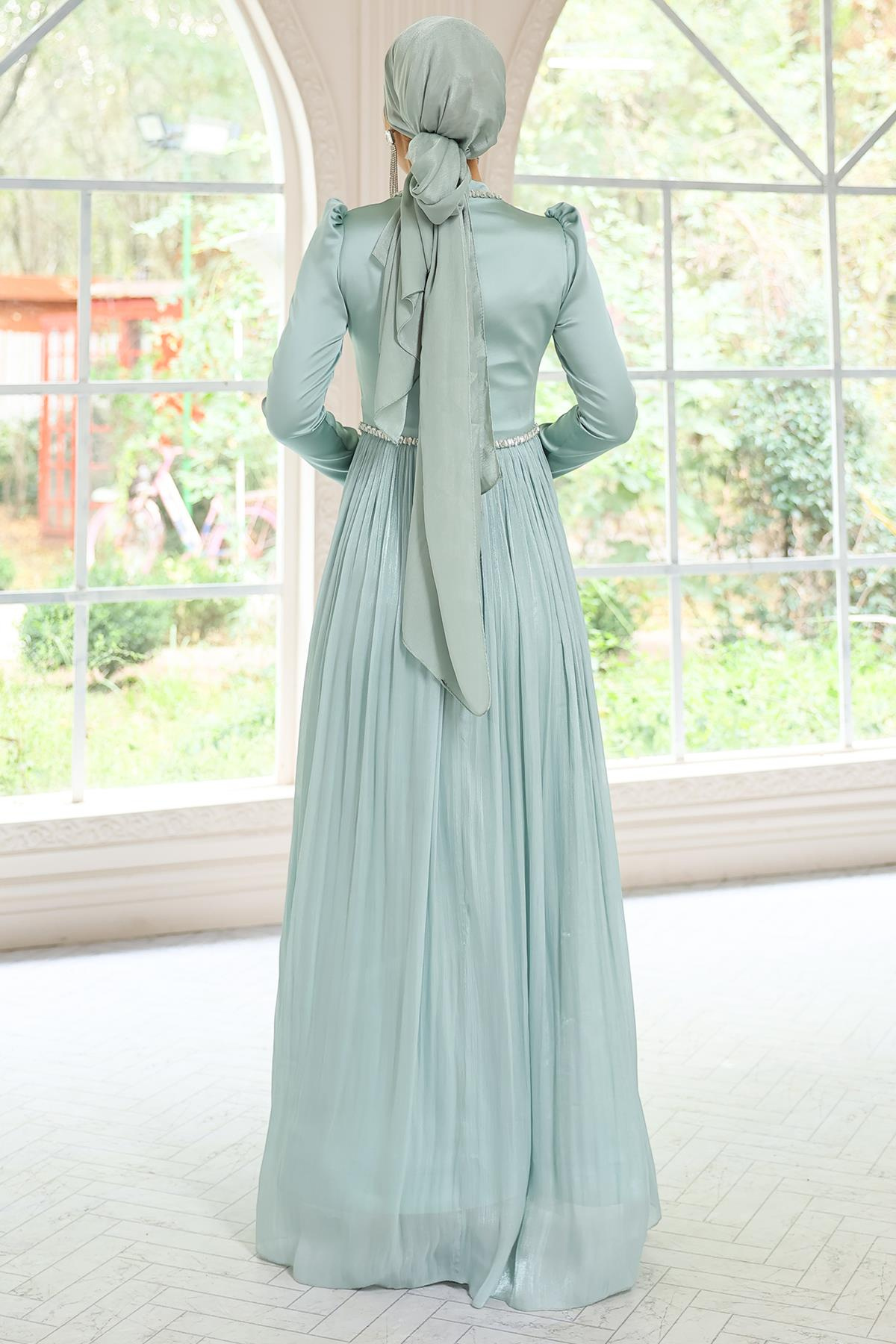 Taş Detaylı Eteği Piliseli Saten ve Yoryo İpek Tesettür Abiye Elbise MİNT 1046