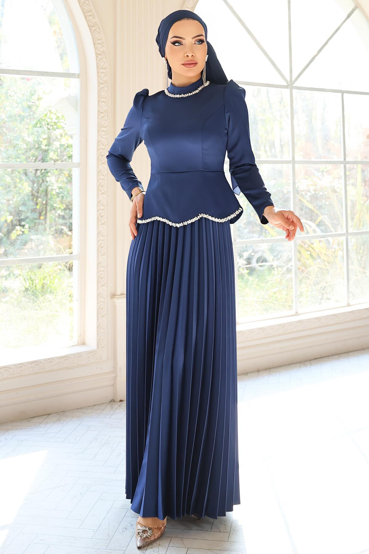 Taş ve İnci Detaylı Piliseli Saten Tesettür Abiye Elbise LACİVERT 1682