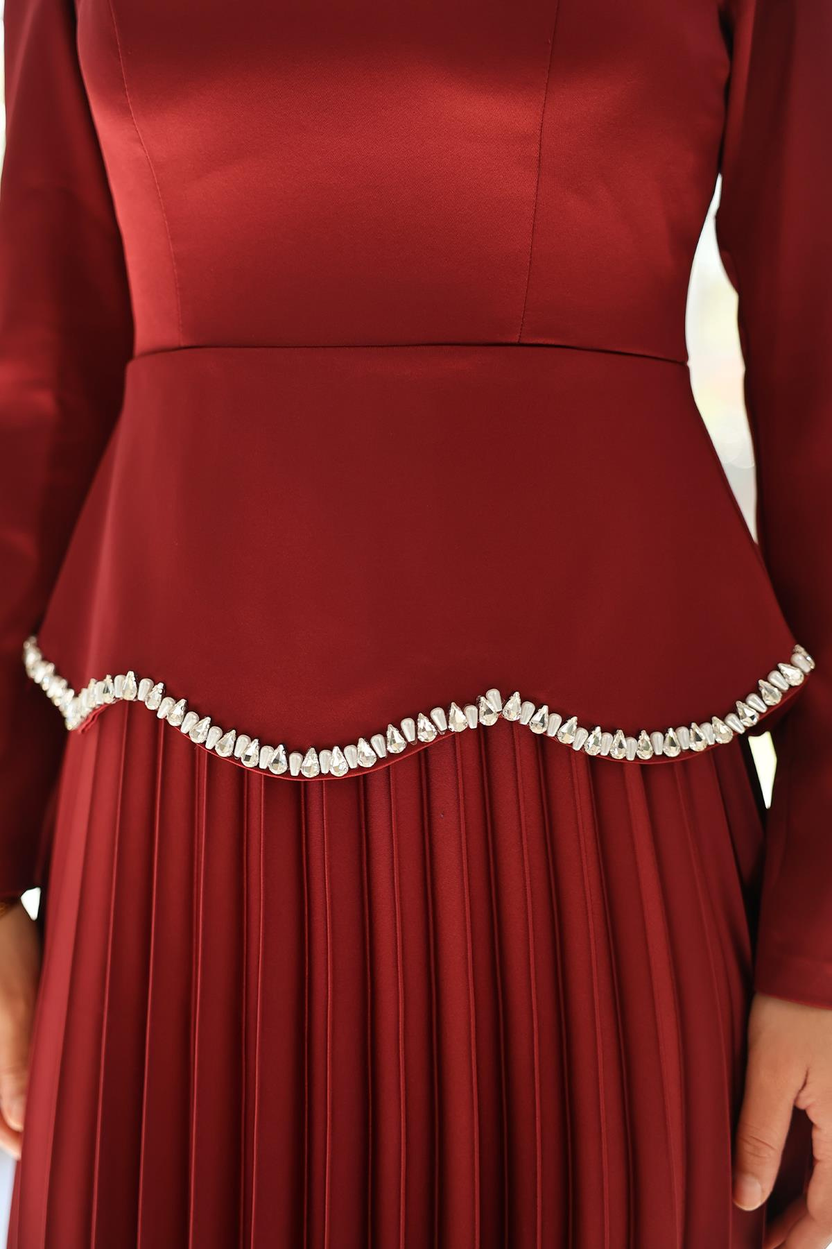 Taş ve İnci Detaylı Piliseli Saten Tesettür Abiye Elbise BORDO 1682