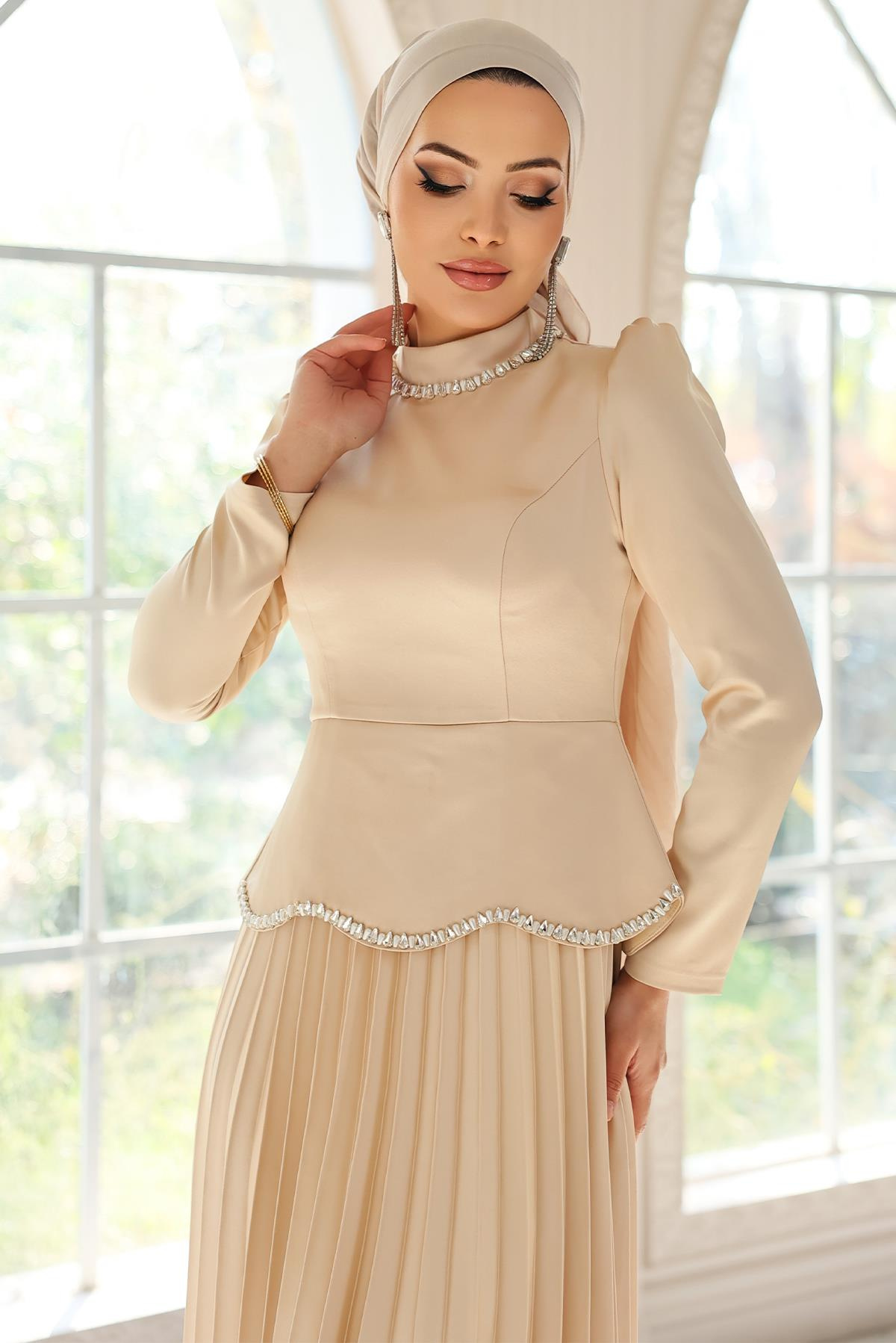 Taş ve İnci Detaylı Piliseli Saten Tesettür Abiye Elbise BEJ 1682