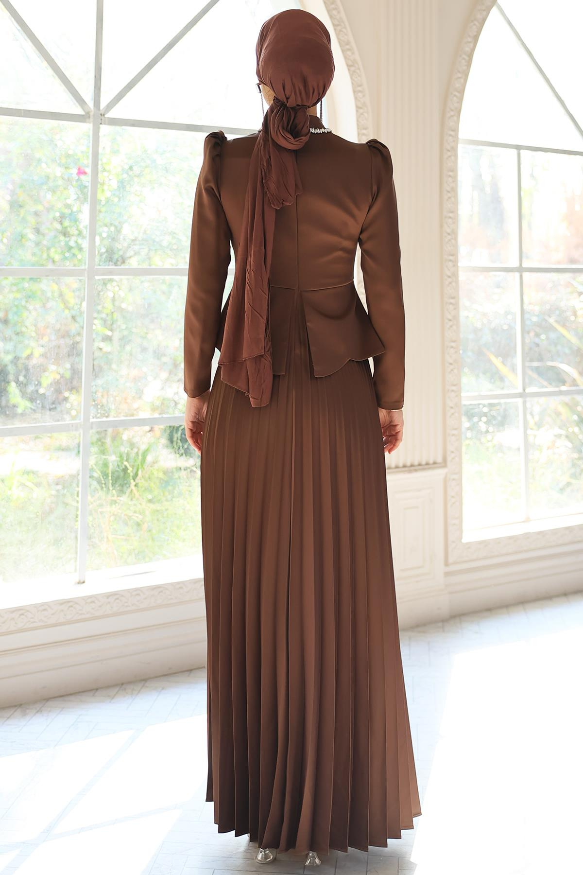 Taş ve İnci Detaylı Piliseli Saten Tesettür Abiye Elbise KAHVE 1682