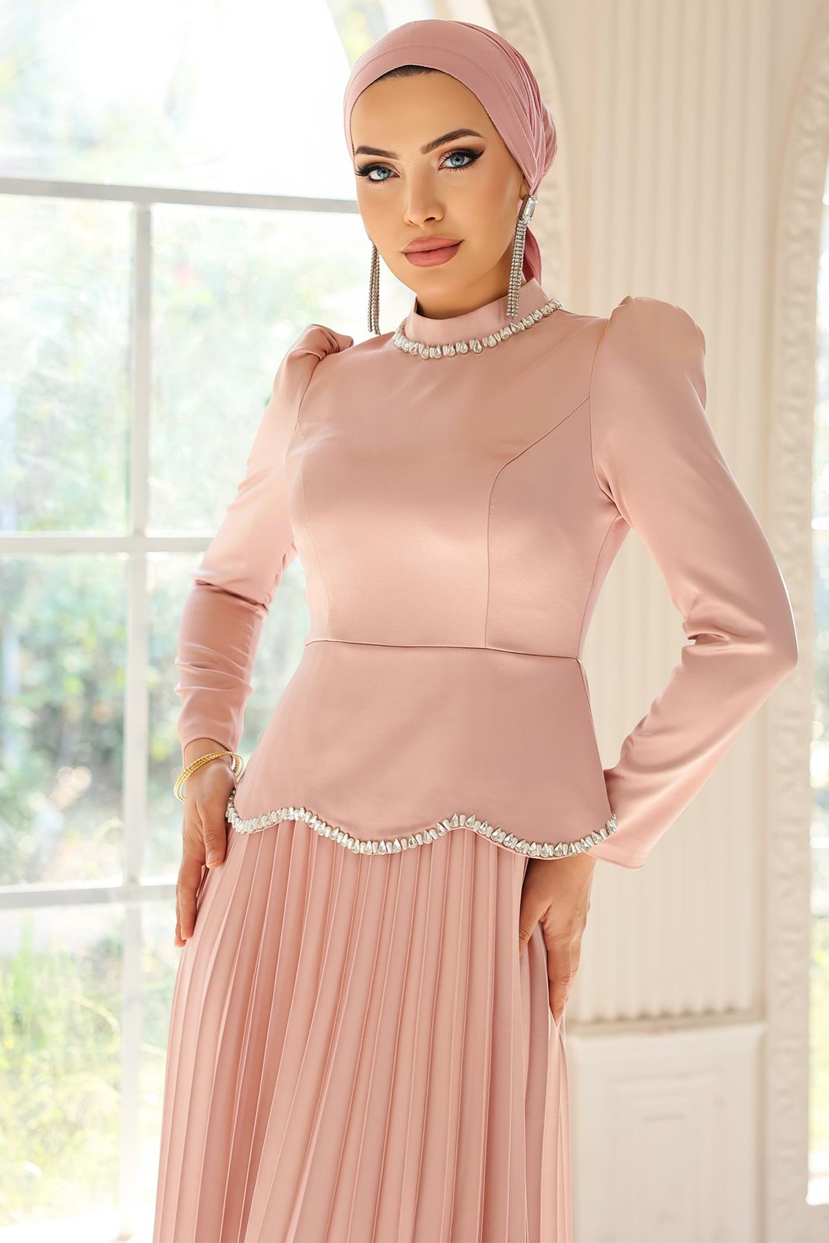 Taş ve İnci Detaylı Piliseli Saten Tesettür Abiye Elbise PUDRA 1682