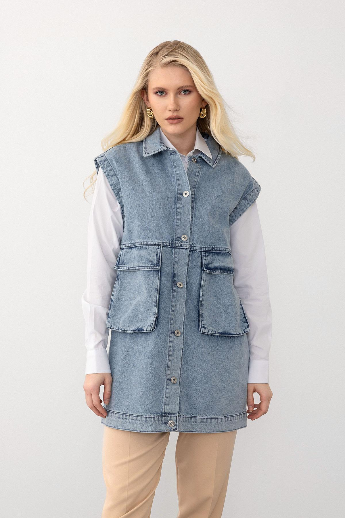 Oversized Denim Vest with Pocket and Button Closure BLUE 8252