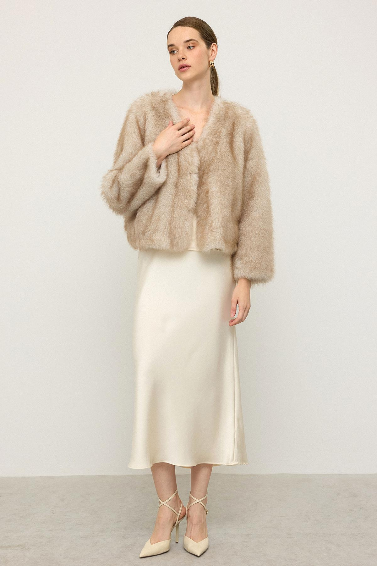 V Yaka Crop Exclusive Kürk Görünümlü Ceket BEJ 1006