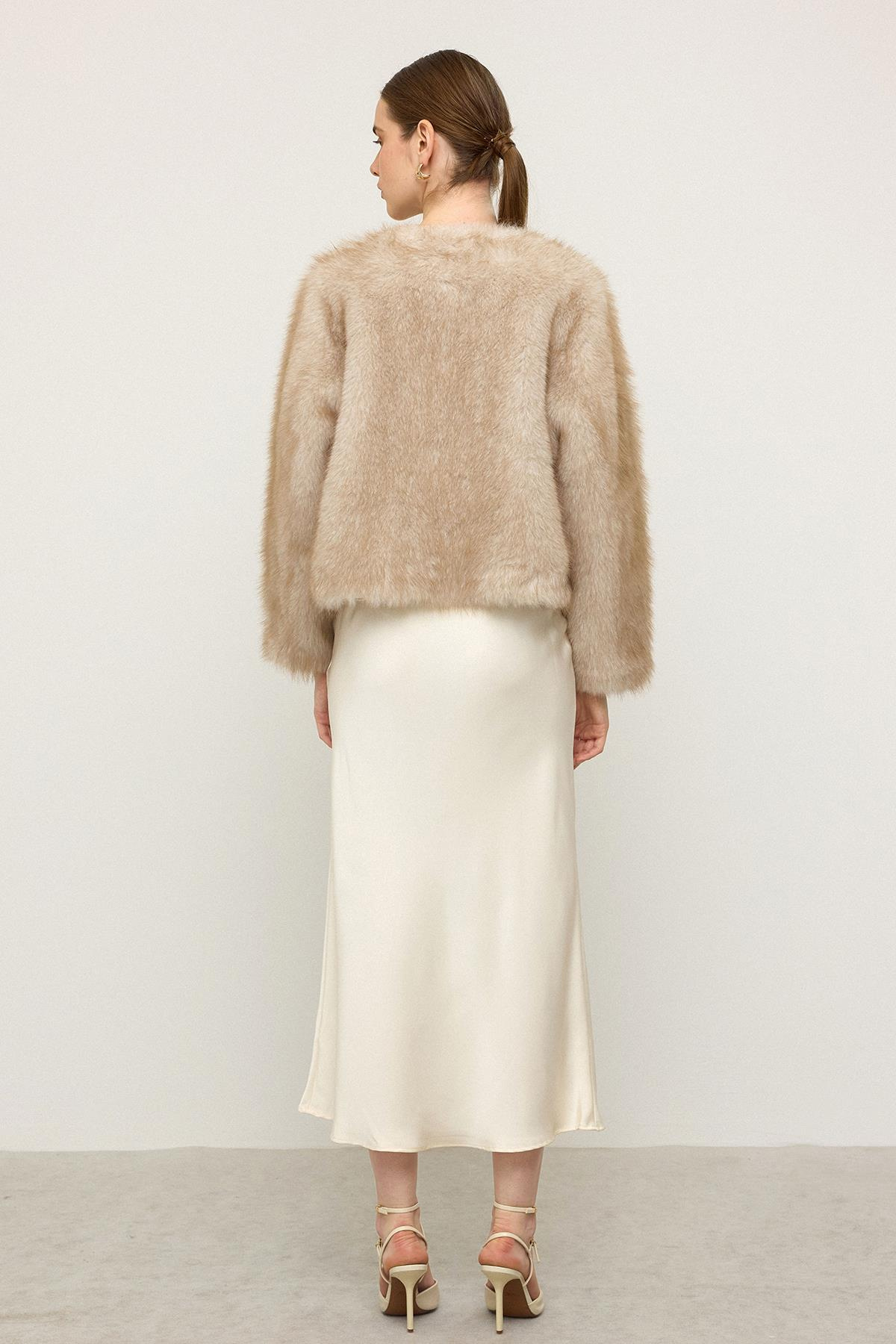 V Yaka Crop Exclusive Kürk Görünümlü Ceket BEJ 1006