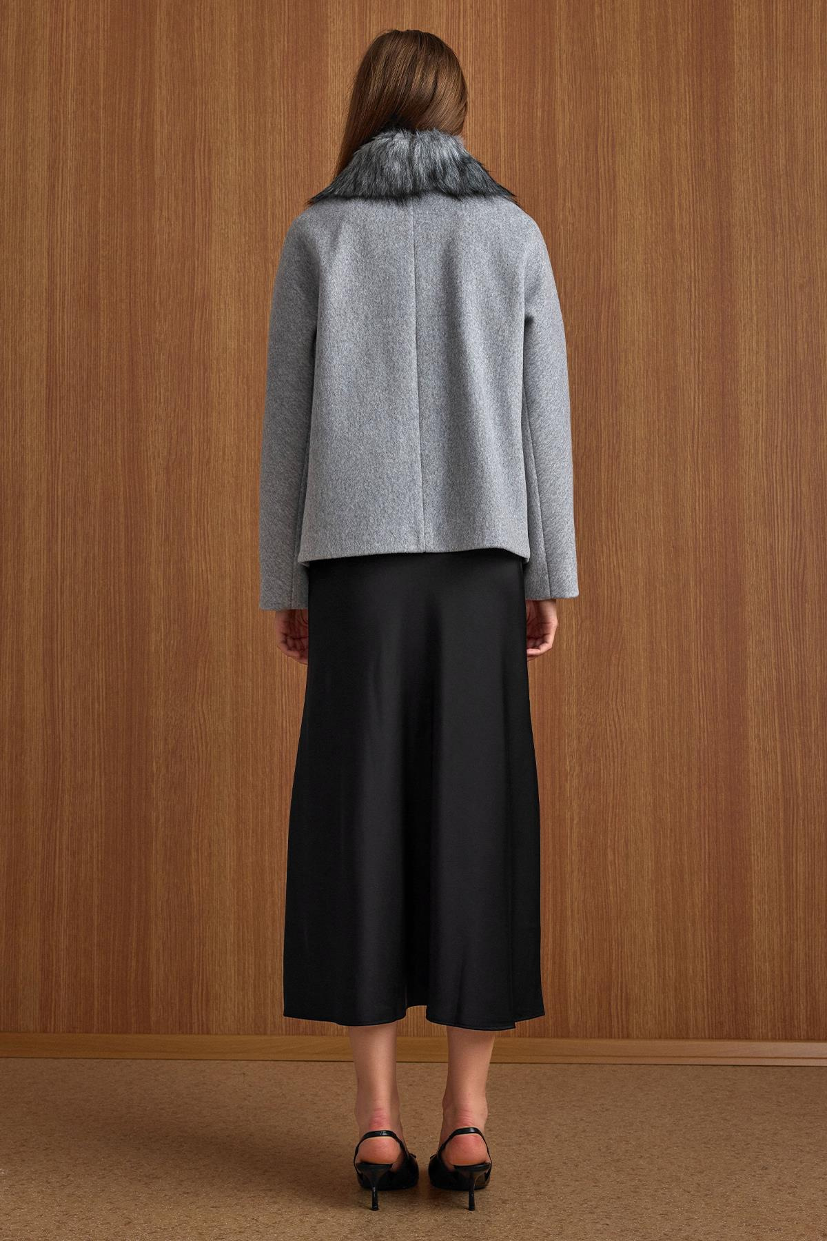 Yakası Çıkabilen Kürklü Kısa Kaban AÇIK GRİ 3158