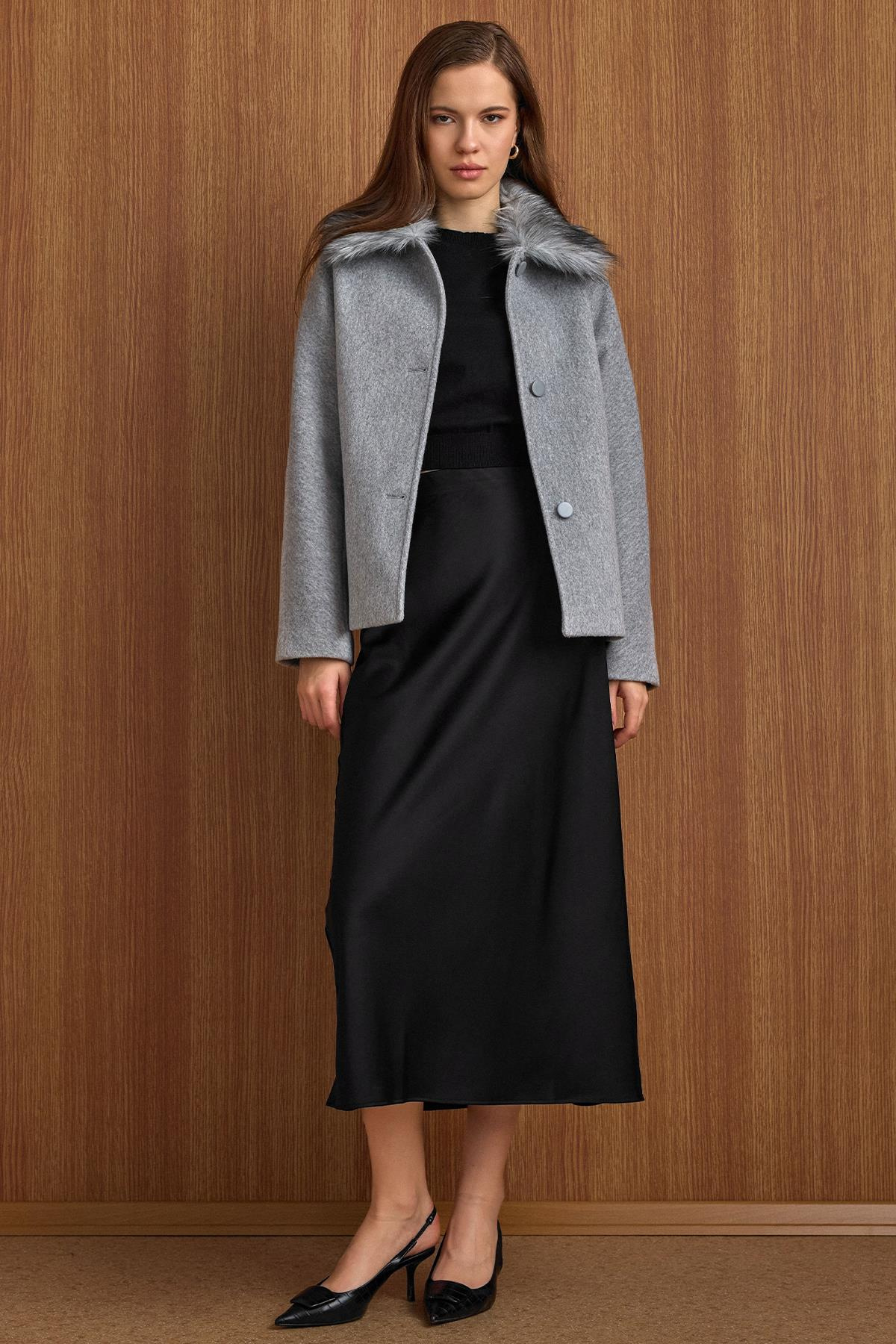 Yakası Çıkabilen Kürklü Kısa Kaban AÇIK GRİ 3158