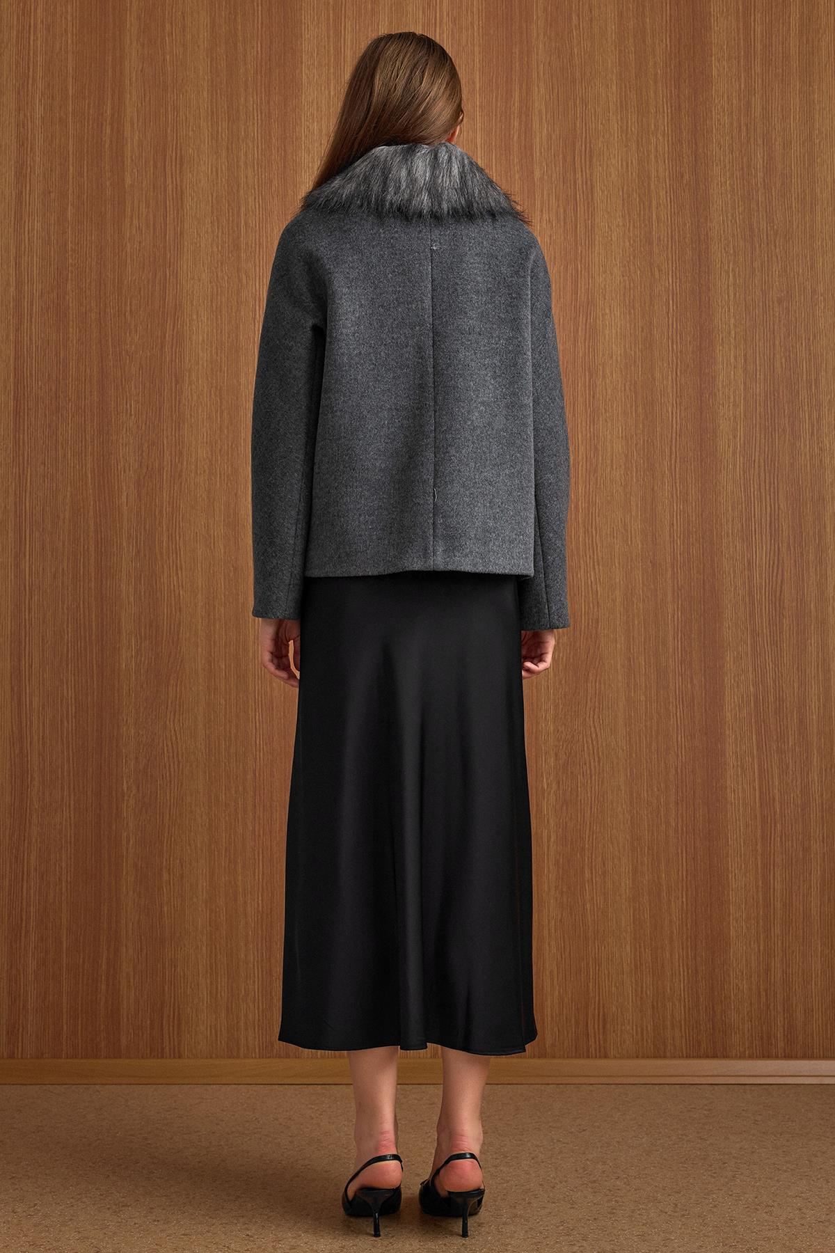 Yakası Çıkabilen Kürklü Kısa Kaban KOYU GRİ 3158