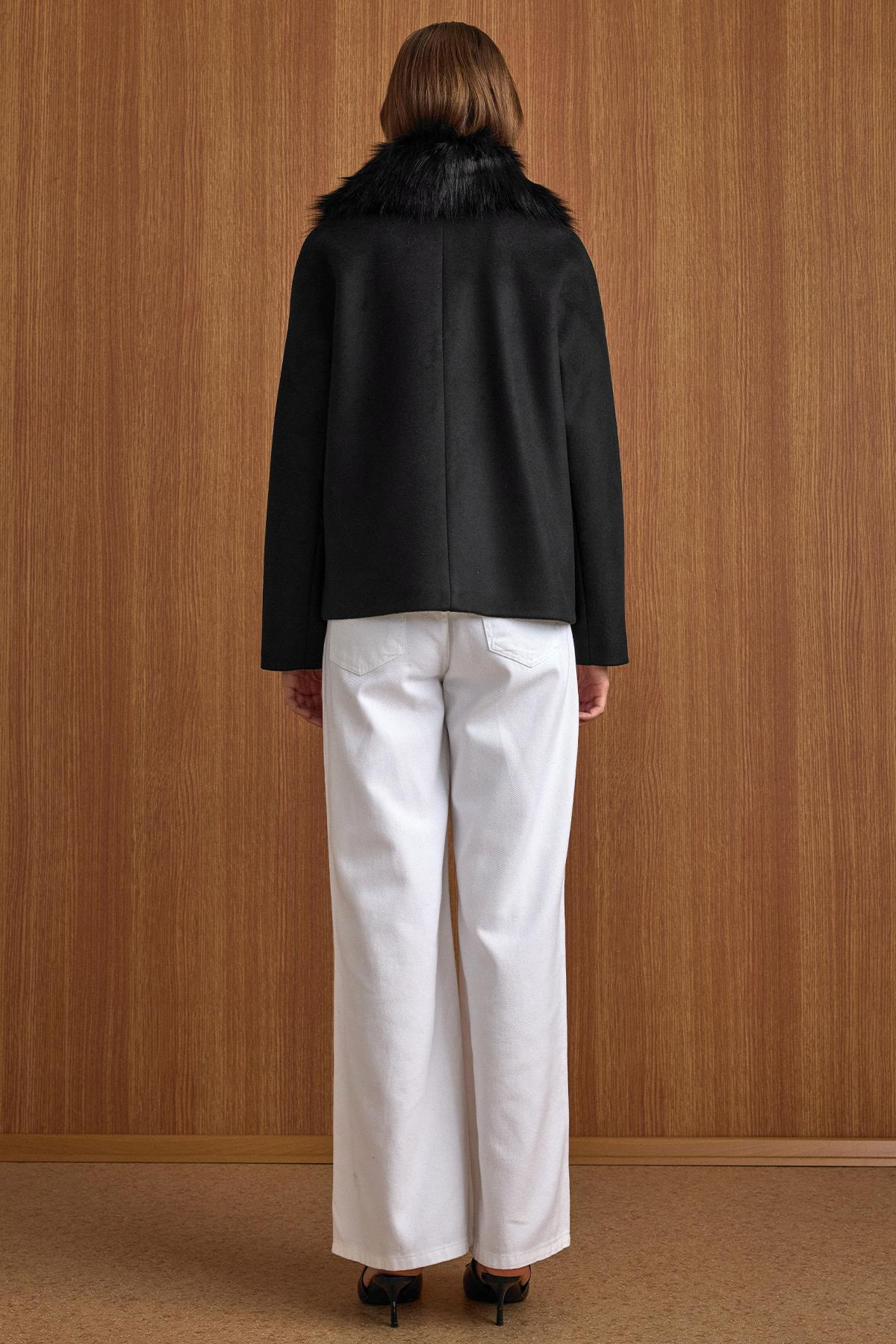 Yakası Çıkabilen Kürklü Kısa Kaban SİYAH 3158