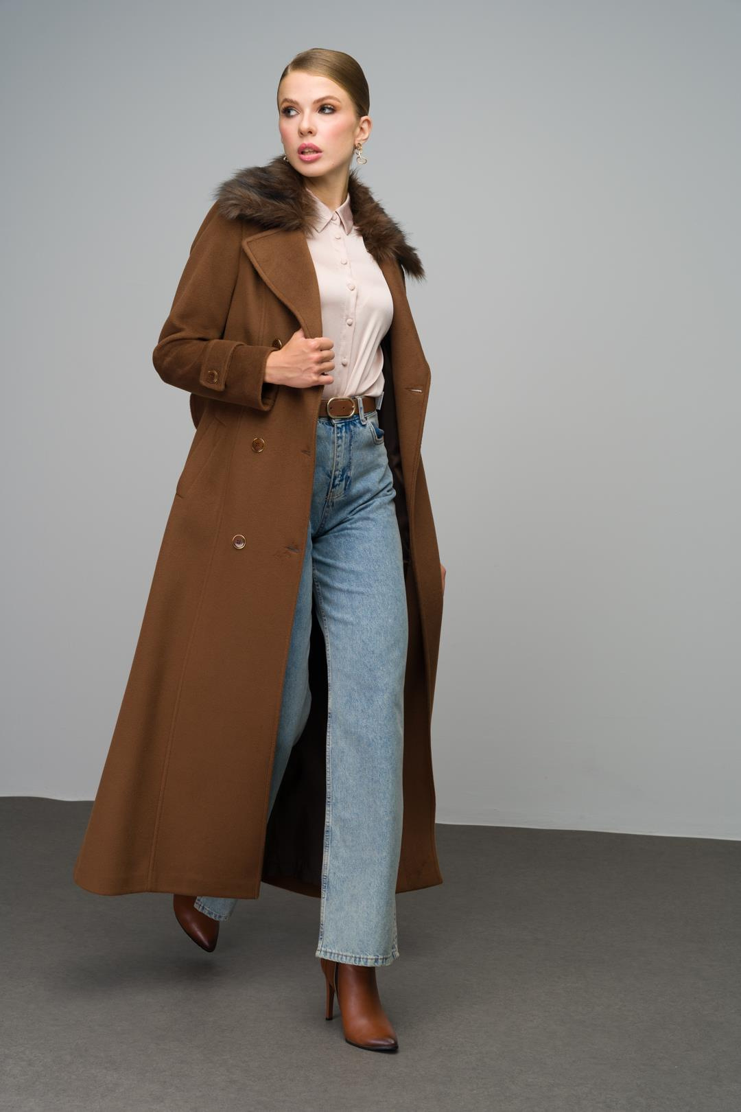 Yakası Çıkabilen Kürklü Kruvaze Manto TÜTÜN 3991