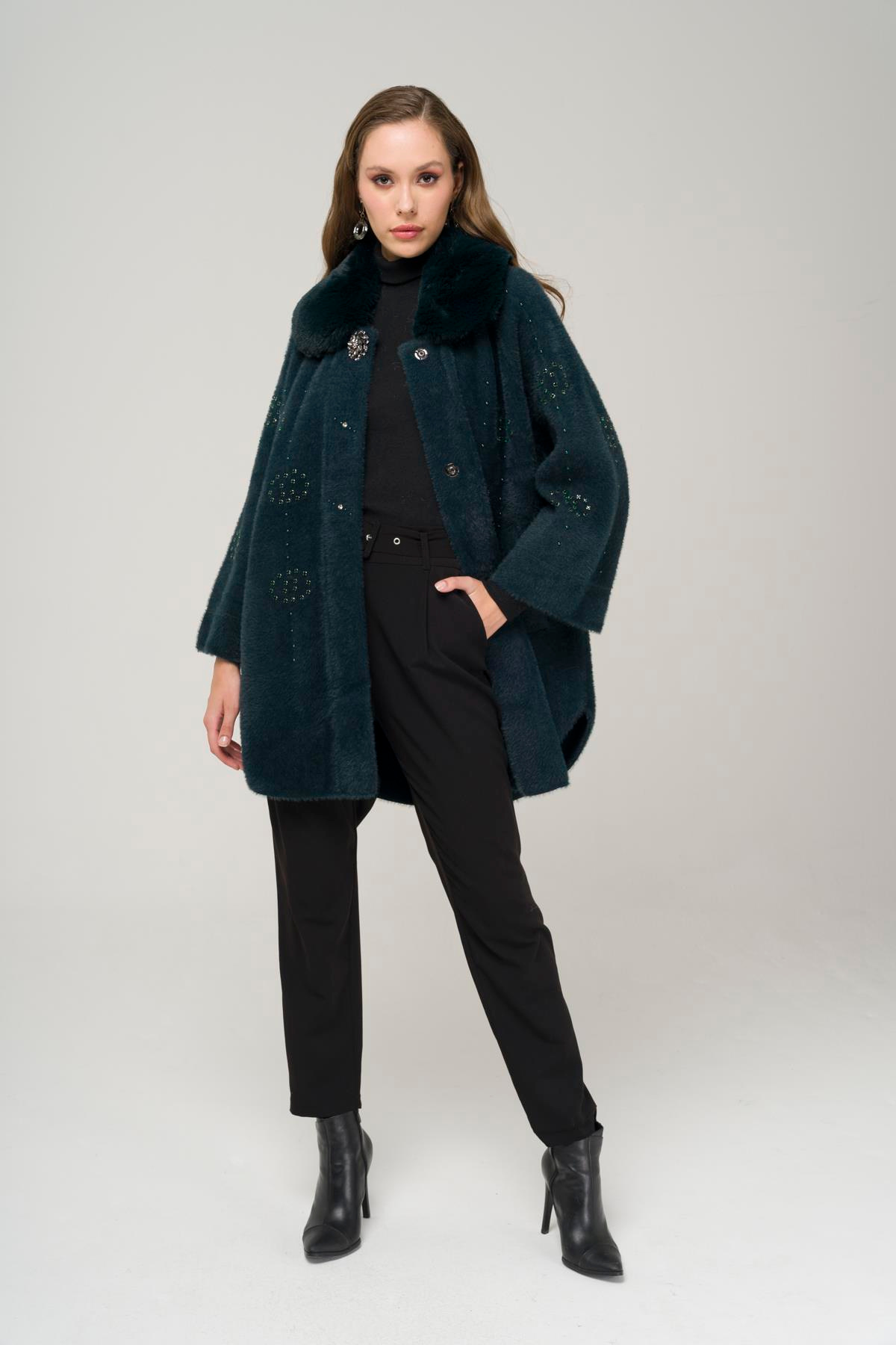 Yakası Çıkabilen Kürklü Taş ve İnci Bezeli Reglan Kol Yünlü Kaban YEŞİL 3971