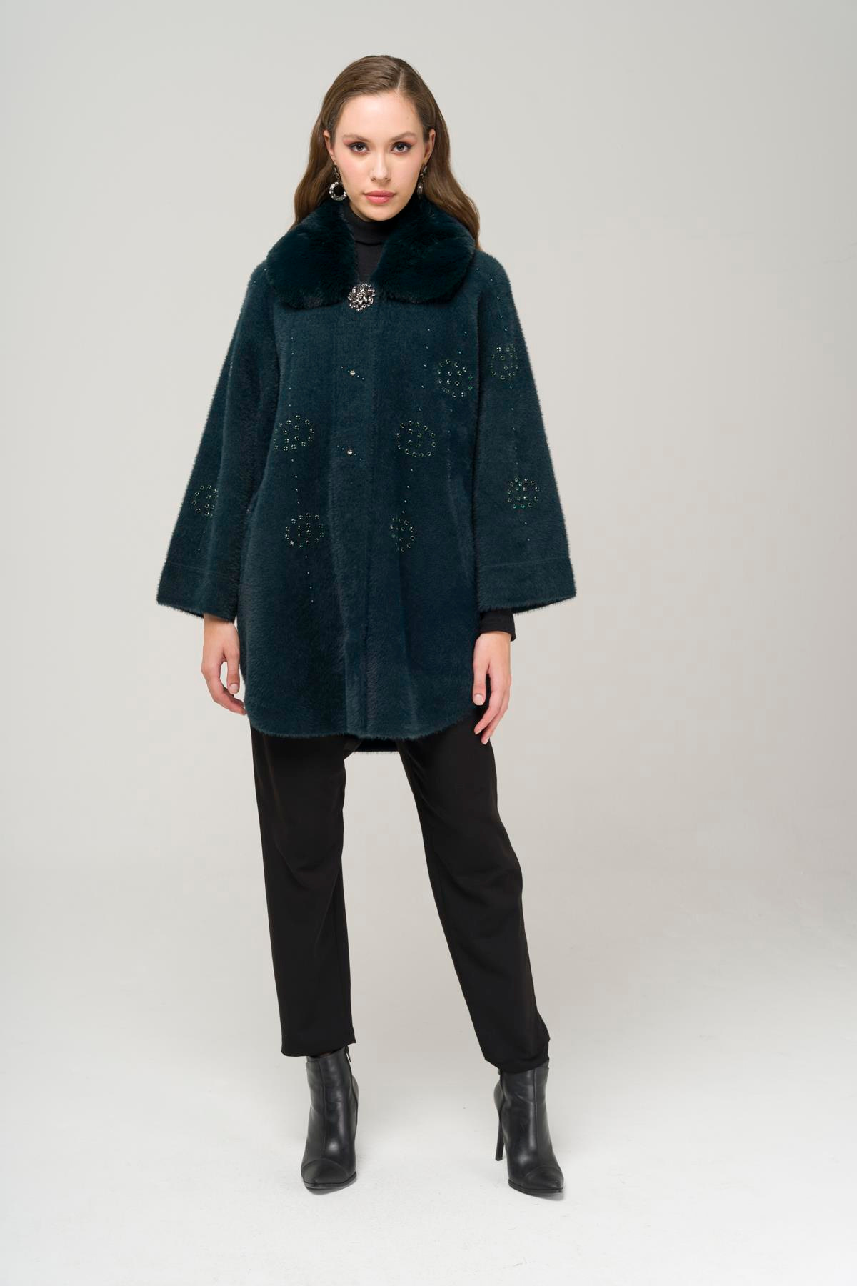 Yakası Çıkabilen Kürklü Taş ve İnci Bezeli Reglan Kol Yünlü Kaban YEŞİL 3971