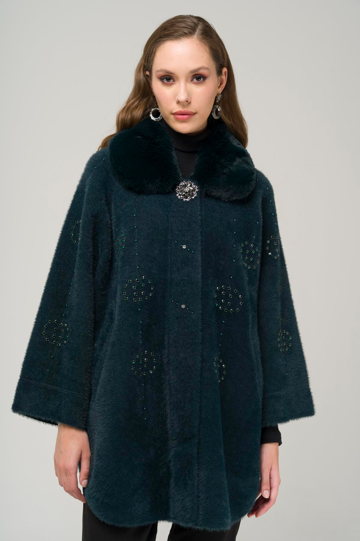 Yakası Çıkabilen Kürklü Taş ve İnci Bezeli Reglan Kol Yünlü Kaban YEŞİL 3971