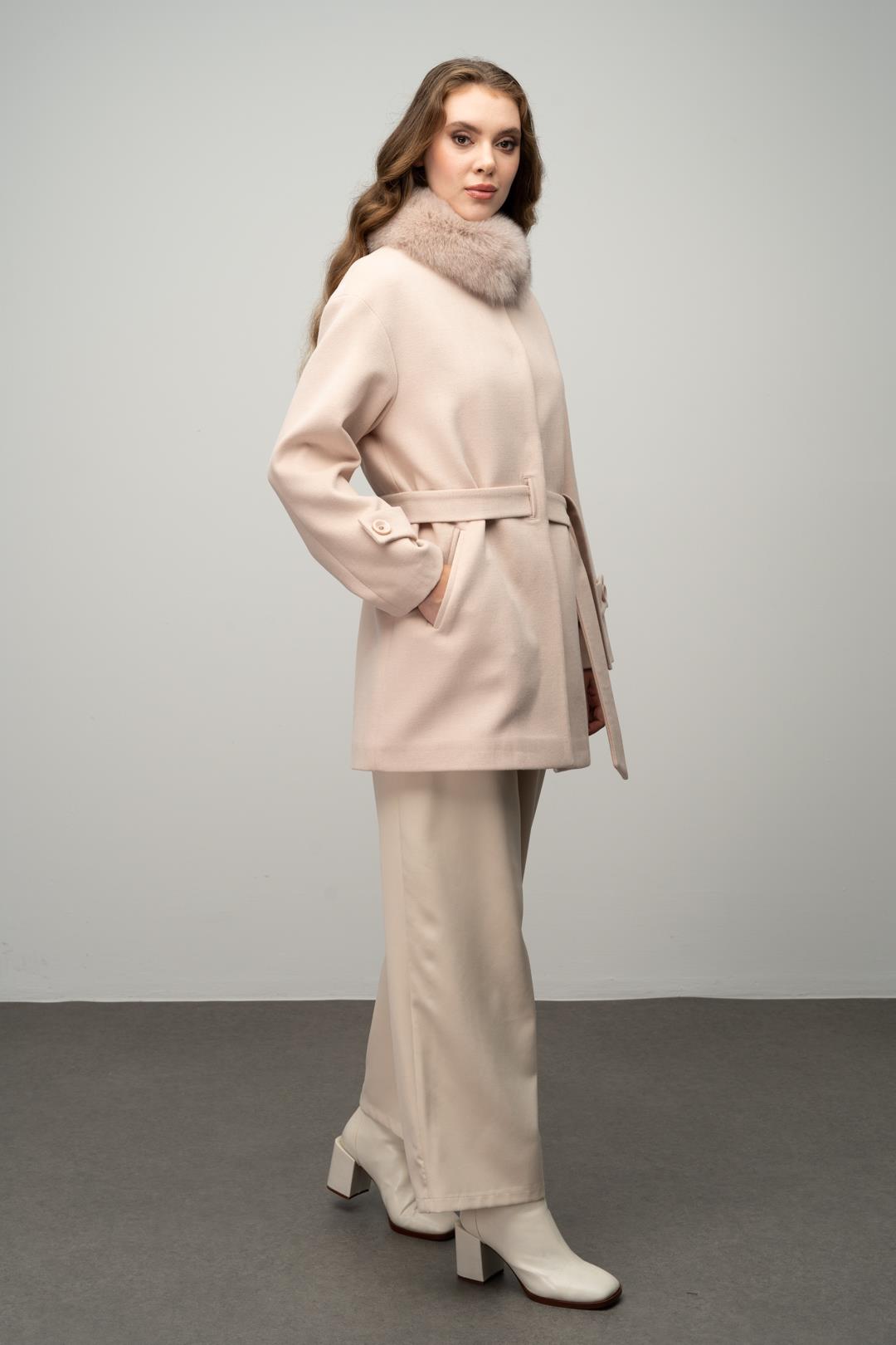 Yakası Çıkabilir Kürklü Oversize Kısa Kaşmir Kaban A. PUDRA 3051-TK