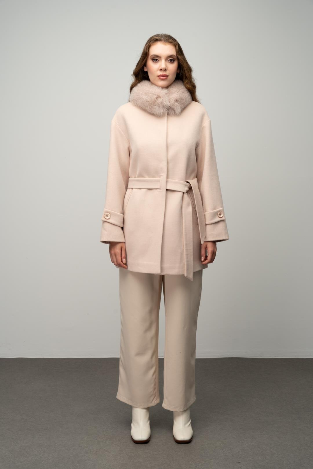 Yakası Çıkabilir Kürklü Oversize Kısa Kaşmir Kaban A. PUDRA 3051-TK