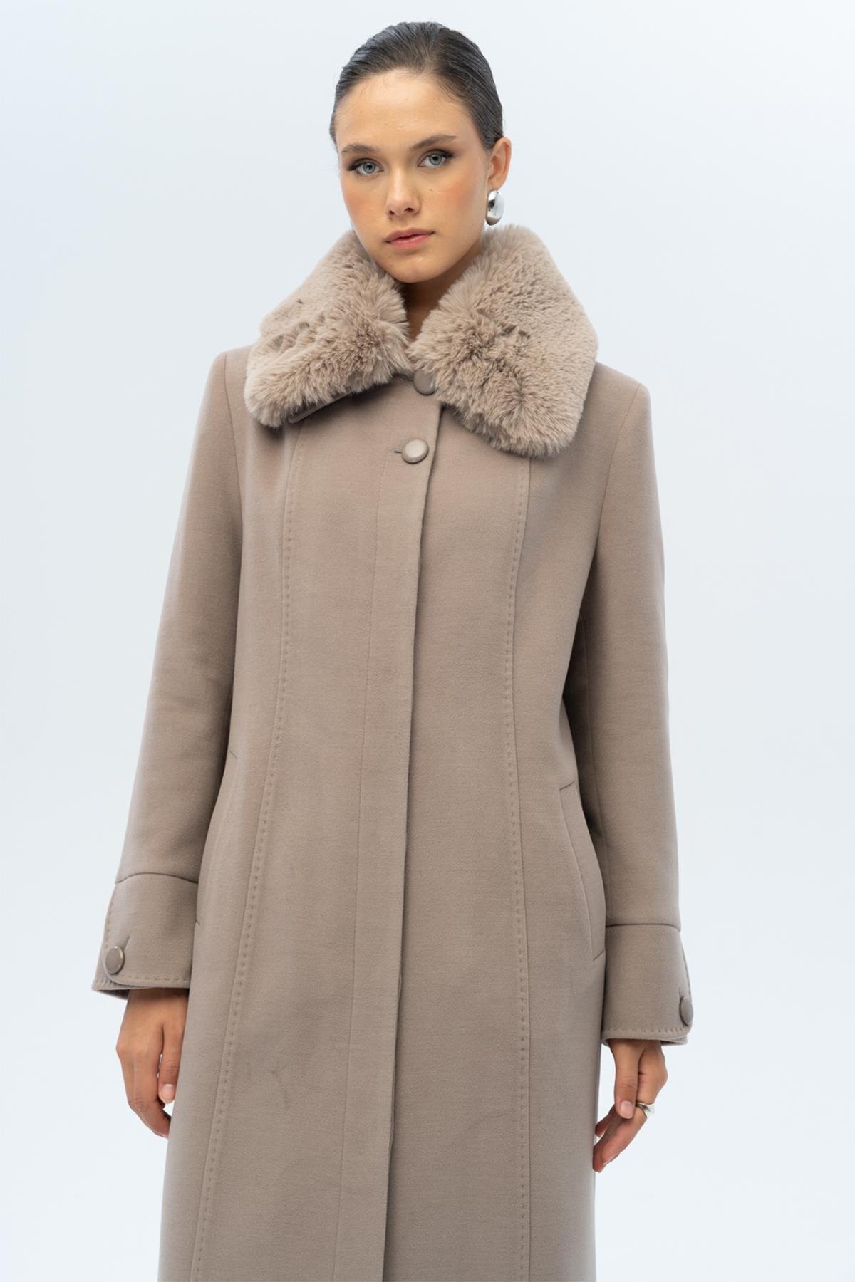 Large Size Coat with Detachable Fur Collar and Point Detail VIZON 3143