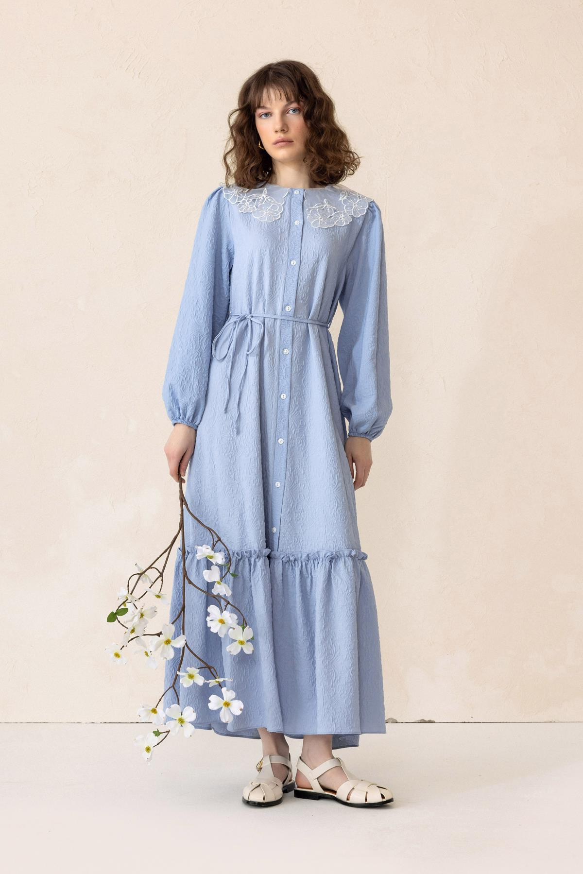 Yakası Fisto Detaylı Jakarlı Uzun Elbise MAVİ 9298-E