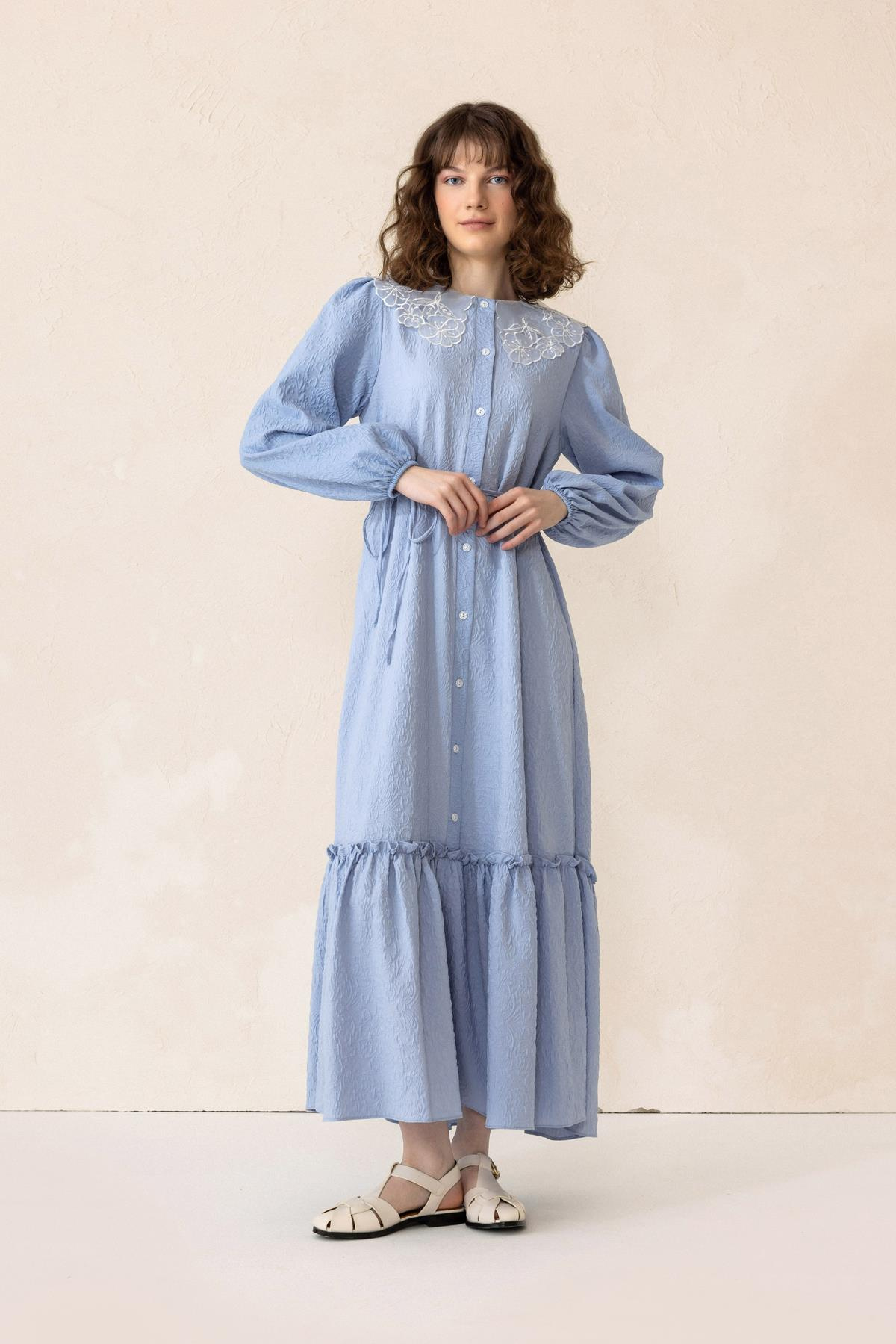 Yakası Fisto Detaylı Jakarlı Uzun Elbise MAVİ 9298-E