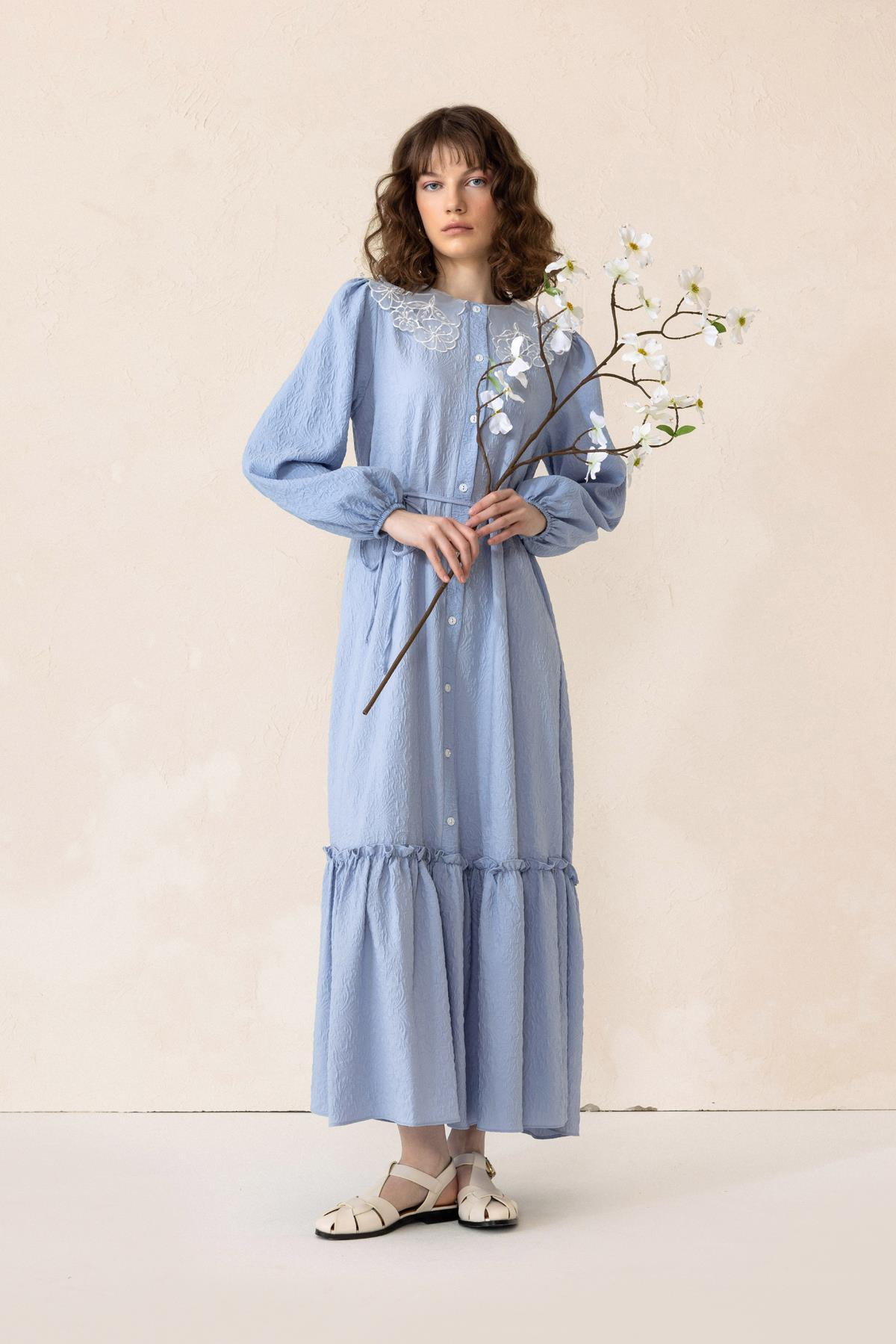 Yakası Fisto Detaylı Jakarlı Uzun Elbise MAVİ 9298-E