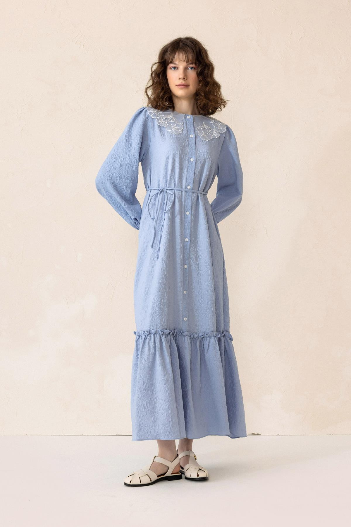 Yakası Fisto Detaylı Jakarlı Uzun Elbise MAVİ 9298-E