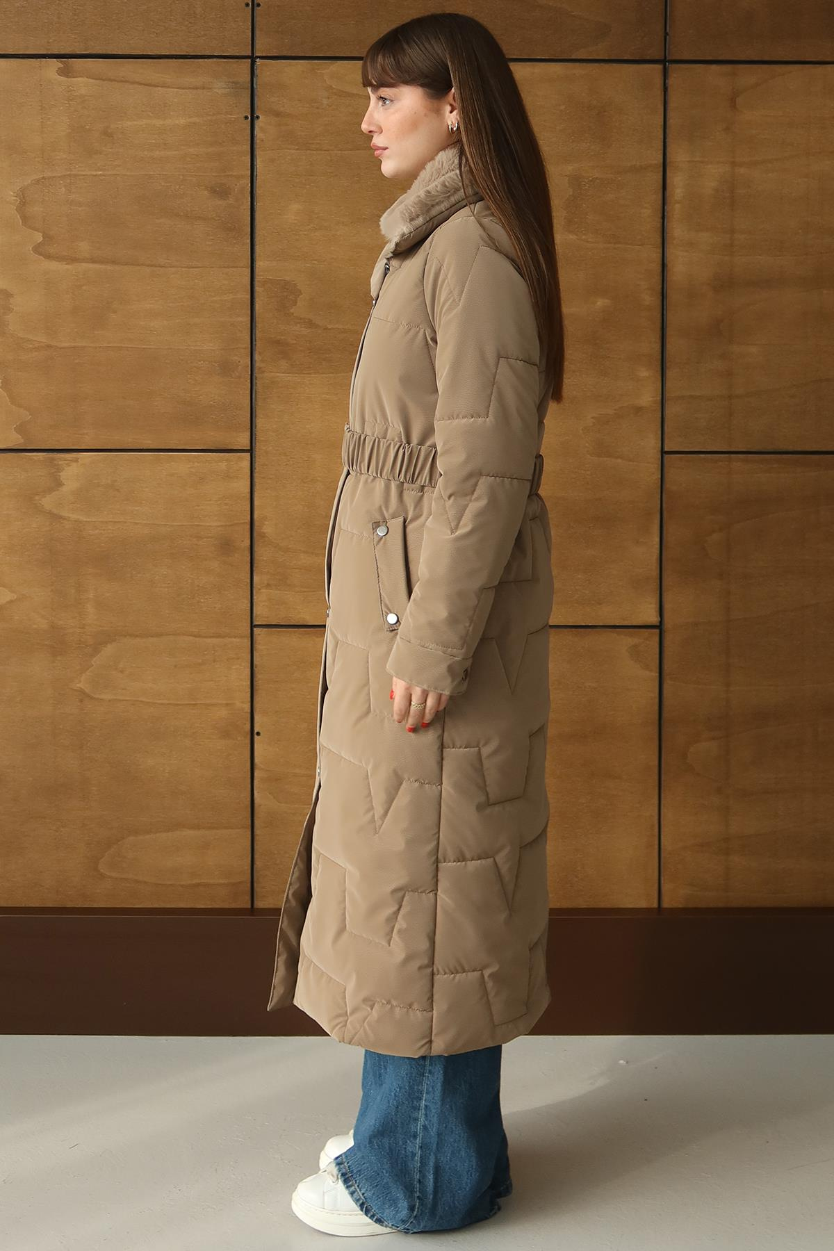 Yakası Kürk Detaylı Fermur Desenli Kapitone Uzun Mont S.KAHVE 6801