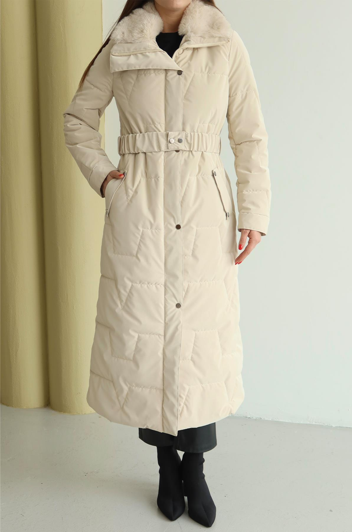 Yakası Kürk Detaylı Fermur Desenli Kapitone Uzun Mont EKRU 6801