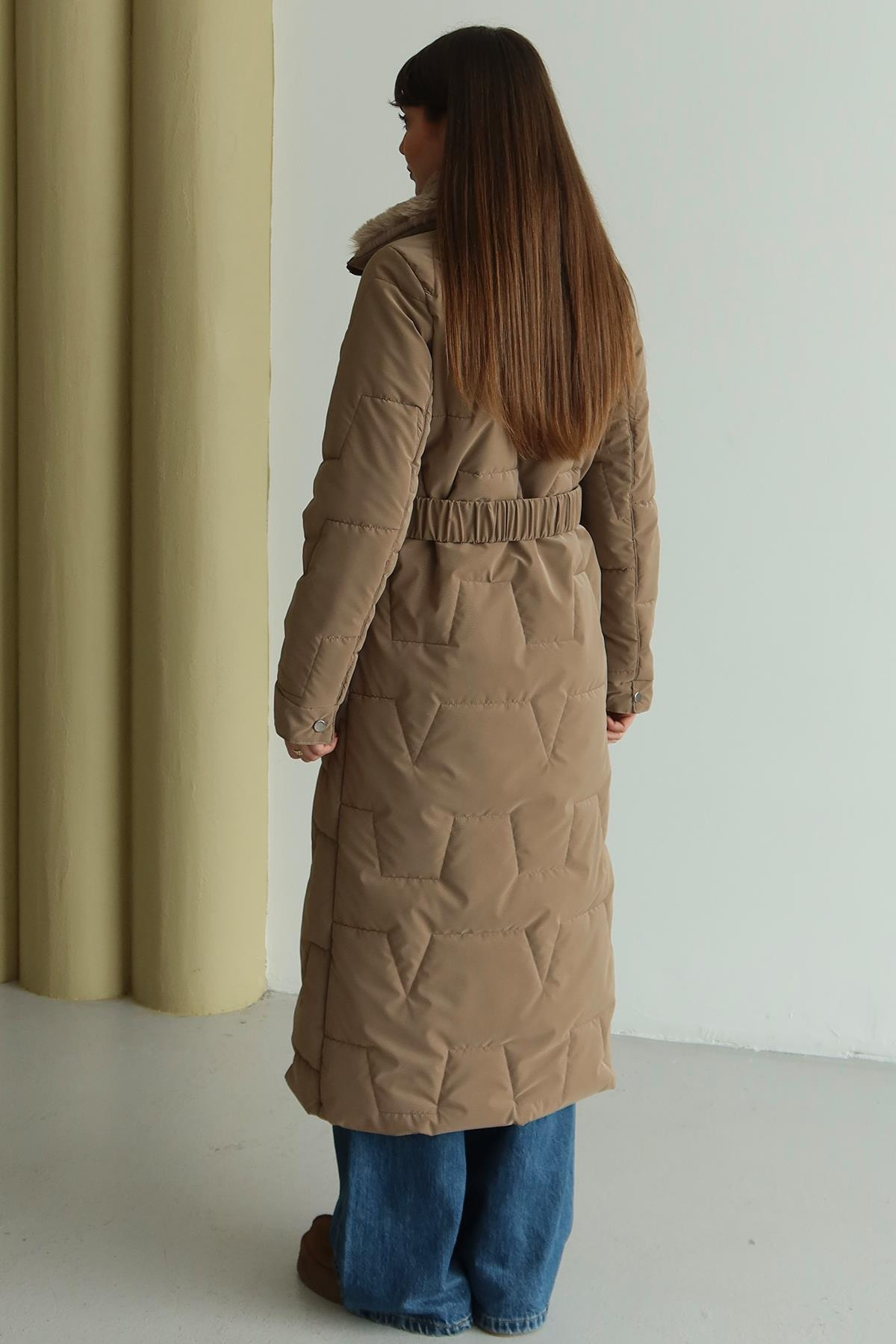 Yakası Kürk Detaylı Fermur Desenli Kapitone Uzun Mont S.KAHVE 6801