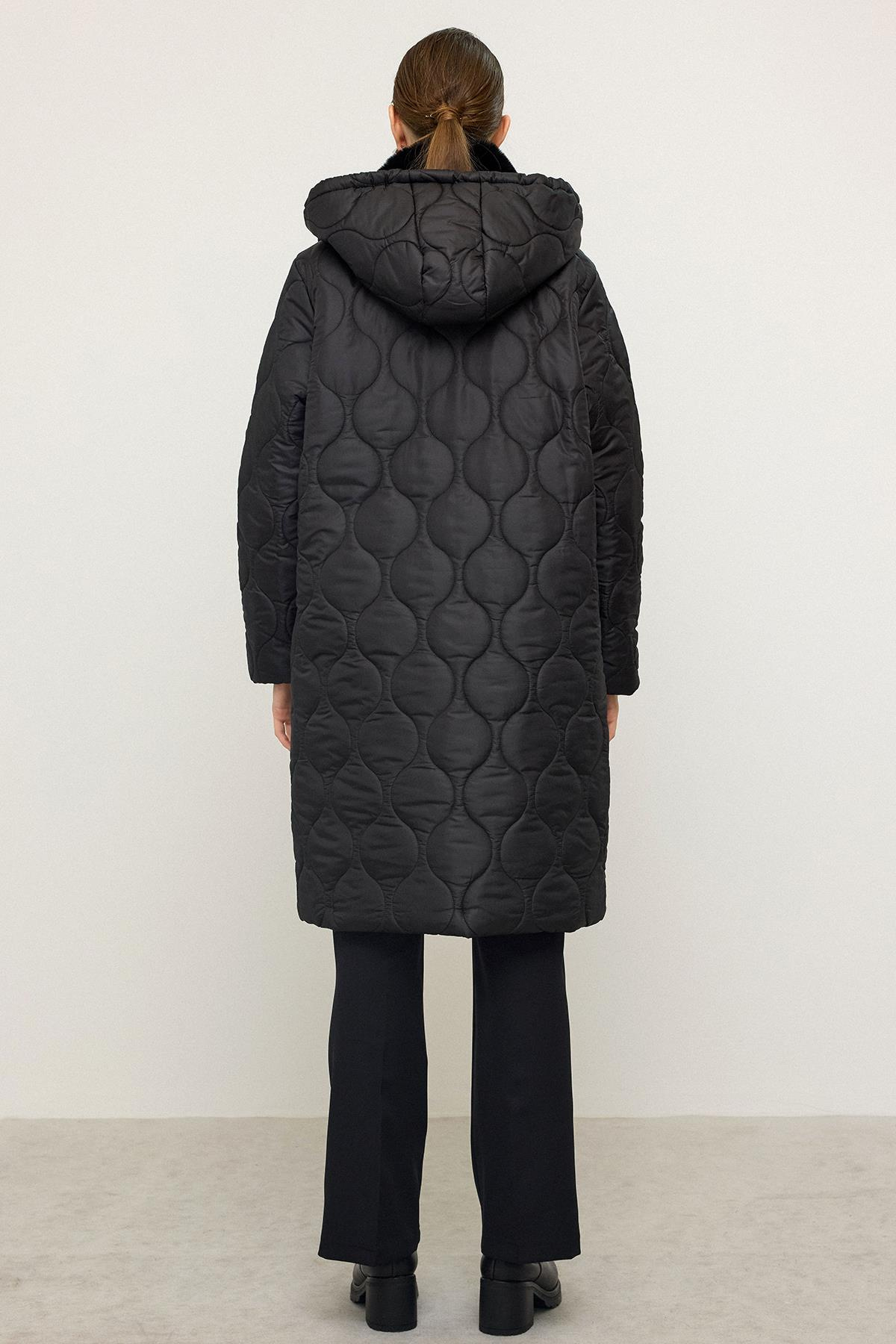 Yakası Kürklü Çıkabilir Kapüşonlu Fermuar Kapamalı Kapitone Mont SİYAH 6784