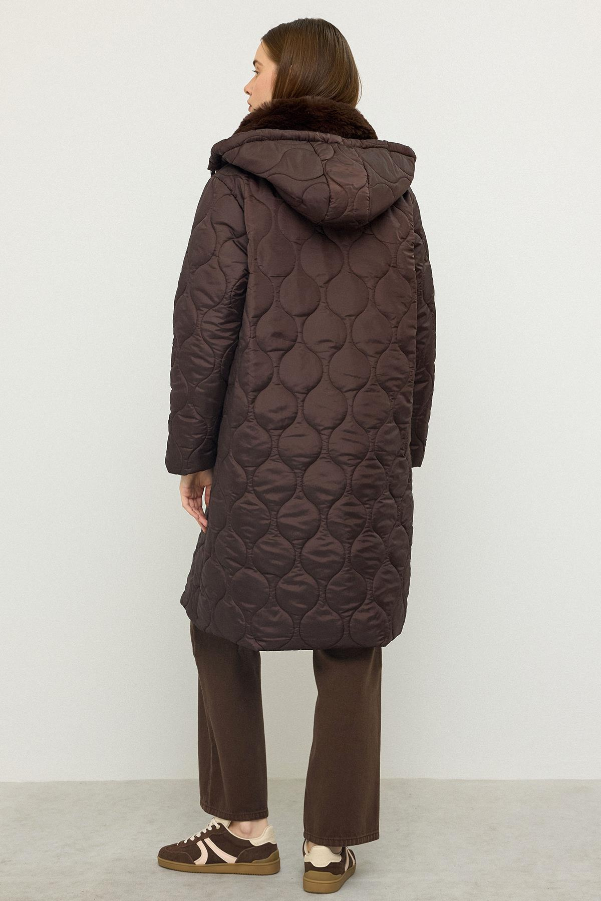 Yakası Kürklü Çıkabilir Kapüşonlu Fermuar Kapamalı Kapitone Mont KAHVE 6784