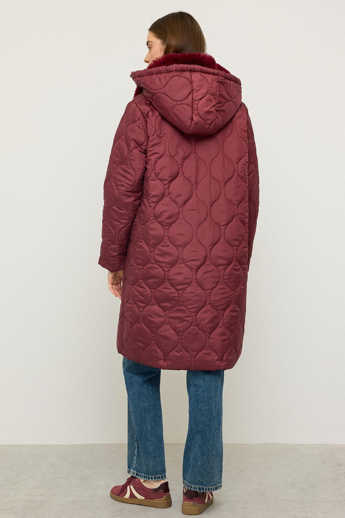 Yakası Kürklü Çıkabilir Kapüşonlu Fermuar Kapamalı Kapitone Mont BORDO 6784
