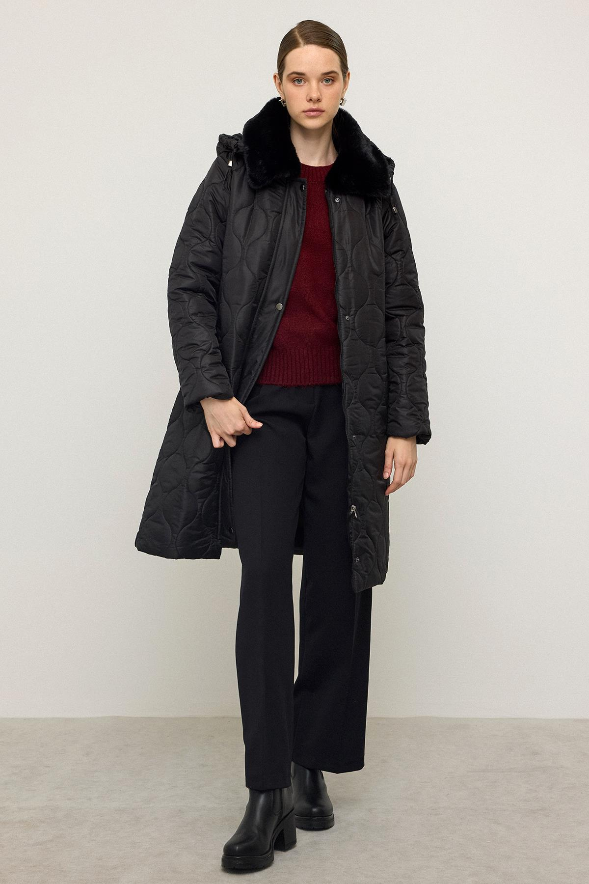 Yakası Kürklü Çıkabilir Kapüşonlu Fermuar Kapamalı Kapitone Mont SİYAH 6784