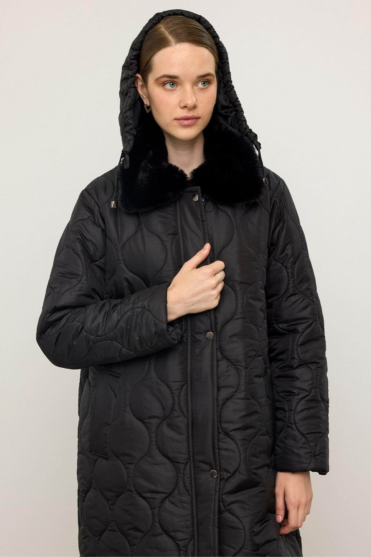 Yakası Kürklü Çıkabilir Kapüşonlu Fermuar Kapamalı Kapitone Mont SİYAH 6784