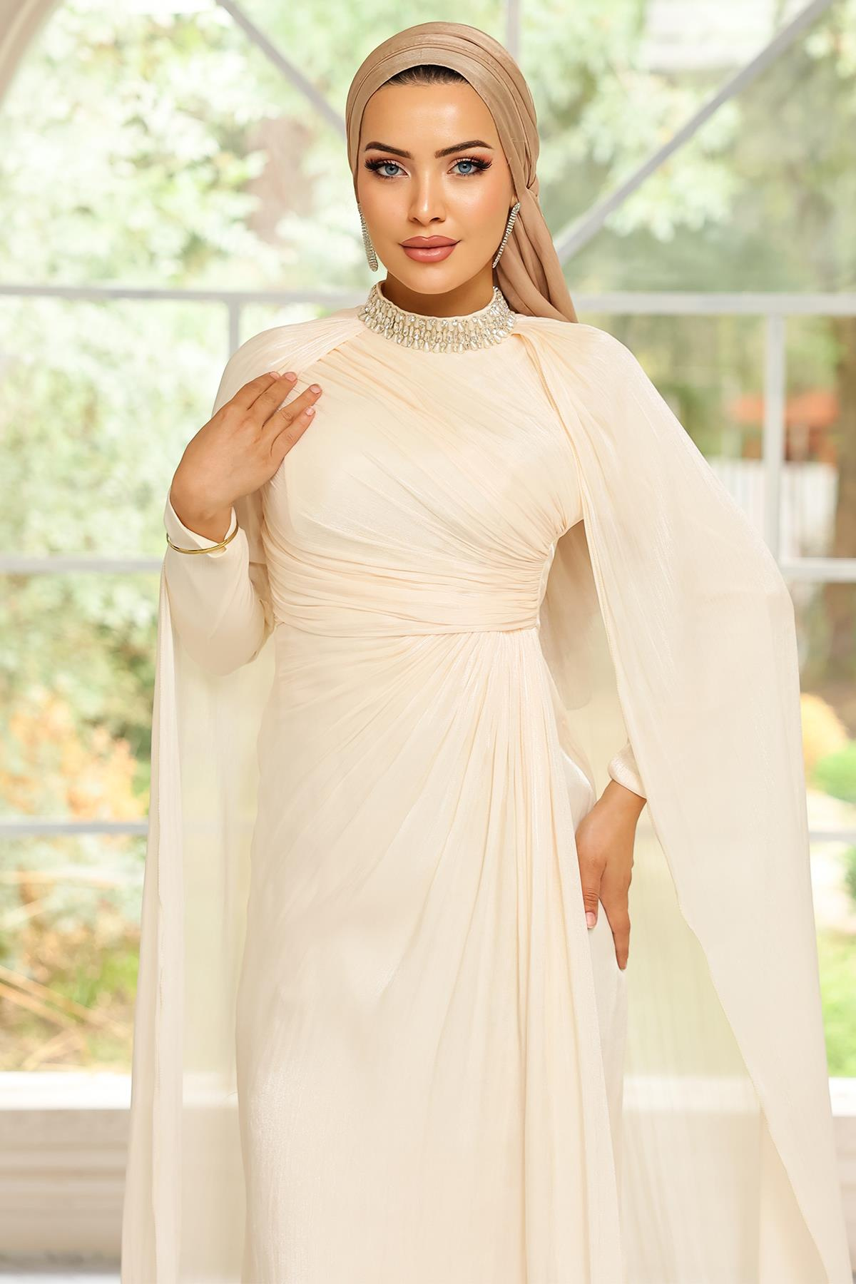 Yakası Taşlı Pelerin Detaylı Yoryo İpek Tesettür Abiye Elbise KREM 1247