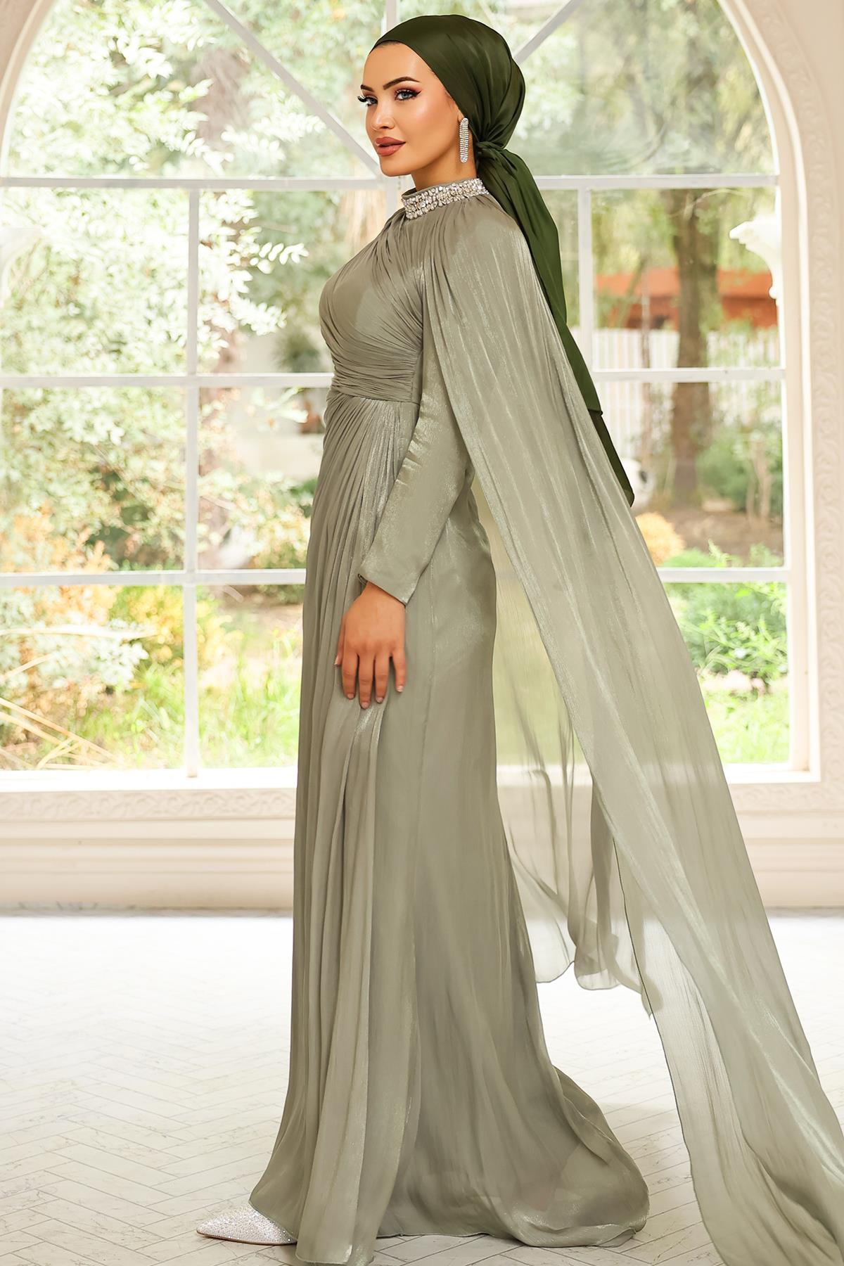 Yakası Taşlı Pelerin Detaylı Yoryo İpek Tesettür Abiye Elbise AÇIK YEŞİL 1247