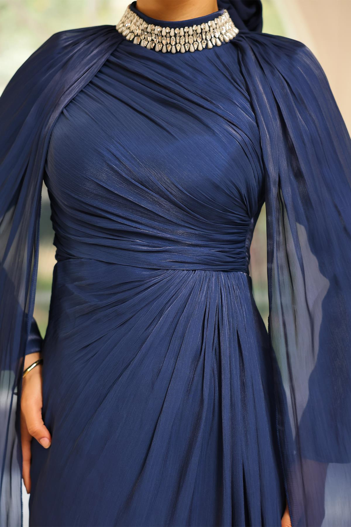 Yakası Taşlı Pelerin Detaylı Yoryo İpek Tesettür Abiye Elbise K. İNDİGO 1247