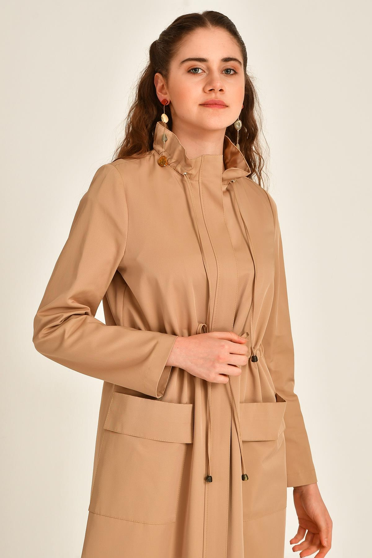 Yakası ve Beli Büzgülü Astarsız Uzun Trençkot KAMEL 6025
