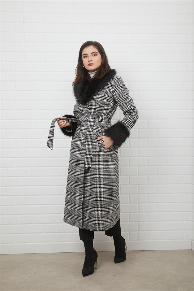 Yakası ve Kol Ağzı Seyyar Kürklü Erkek Yaka Ara Boy Kaban SİYAH-BEYAZ 3636