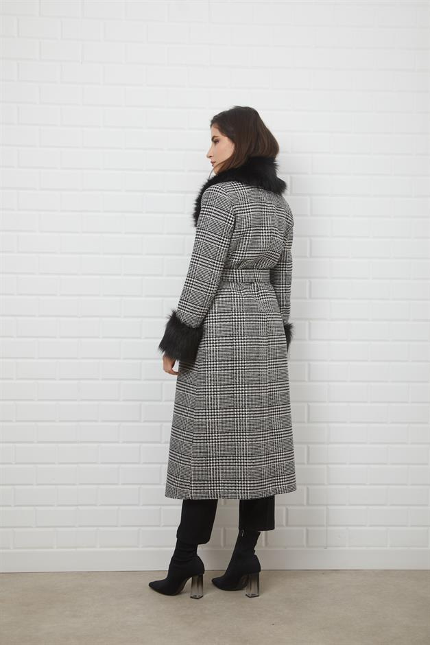 Yakası ve Kol Ağzı Seyyar Kürklü Erkek Yaka Ara Boy Kaban SİYAH-BEYAZ 3636