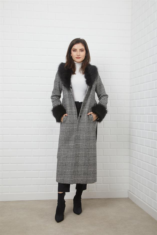 Yakası ve Kol Ağzı Seyyar Kürklü Erkek Yaka Ara Boy Kaban SİYAH-BEYAZ 3636