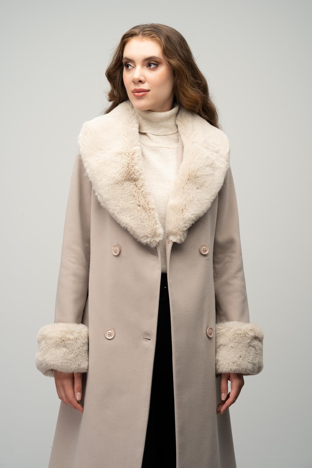 Yakası ve Kolları Çıkabilen Kürklü Kruvaze Ara Boy Kaban TAŞ 3043