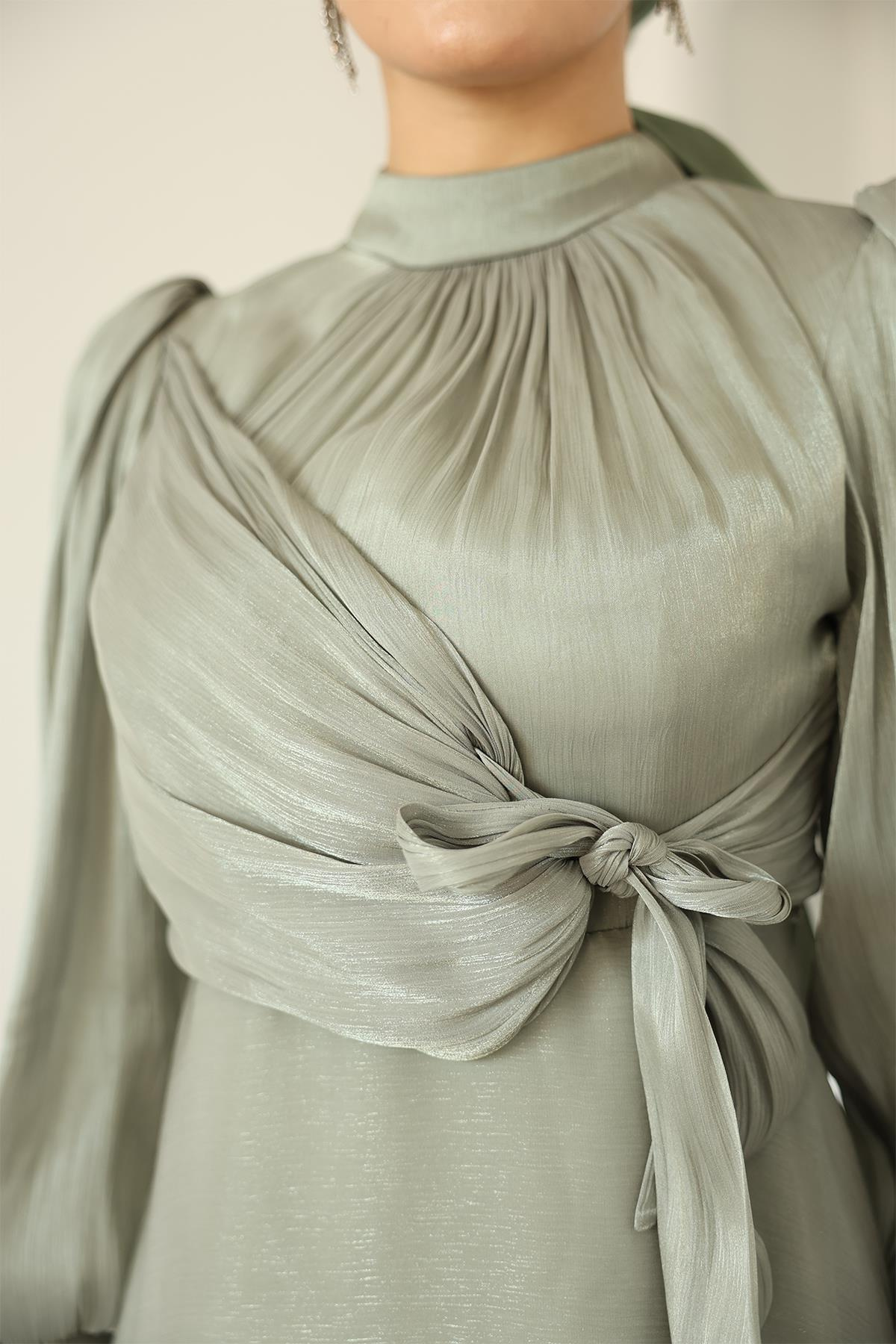 Yandan Bağlamalı Manşet Detaylı Yoryo İpek Tesettür Abiye AÇIK YEŞİL 1241