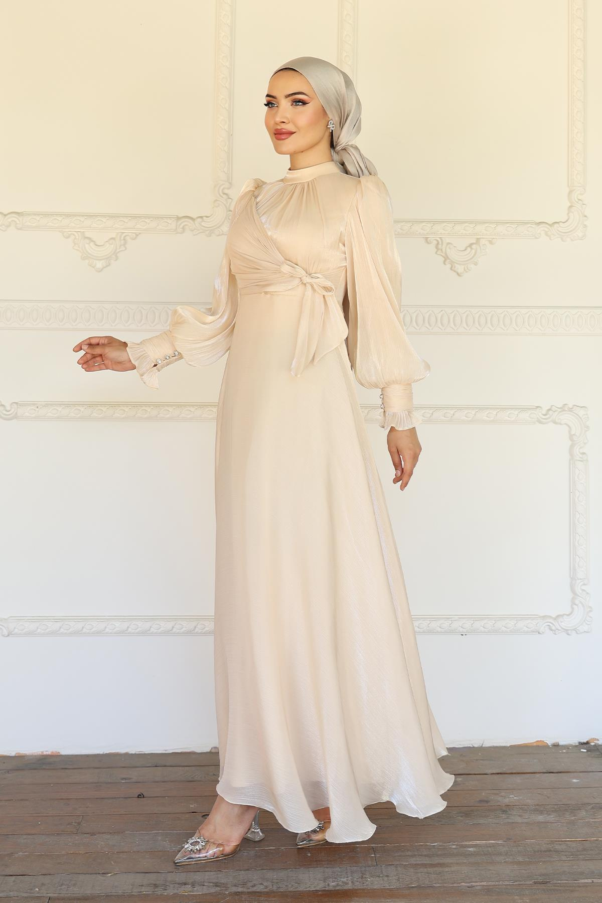 Yandan Bağlamalı Manşet Detaylı Yoryo İpek Tesettür Abiye KREM 1241