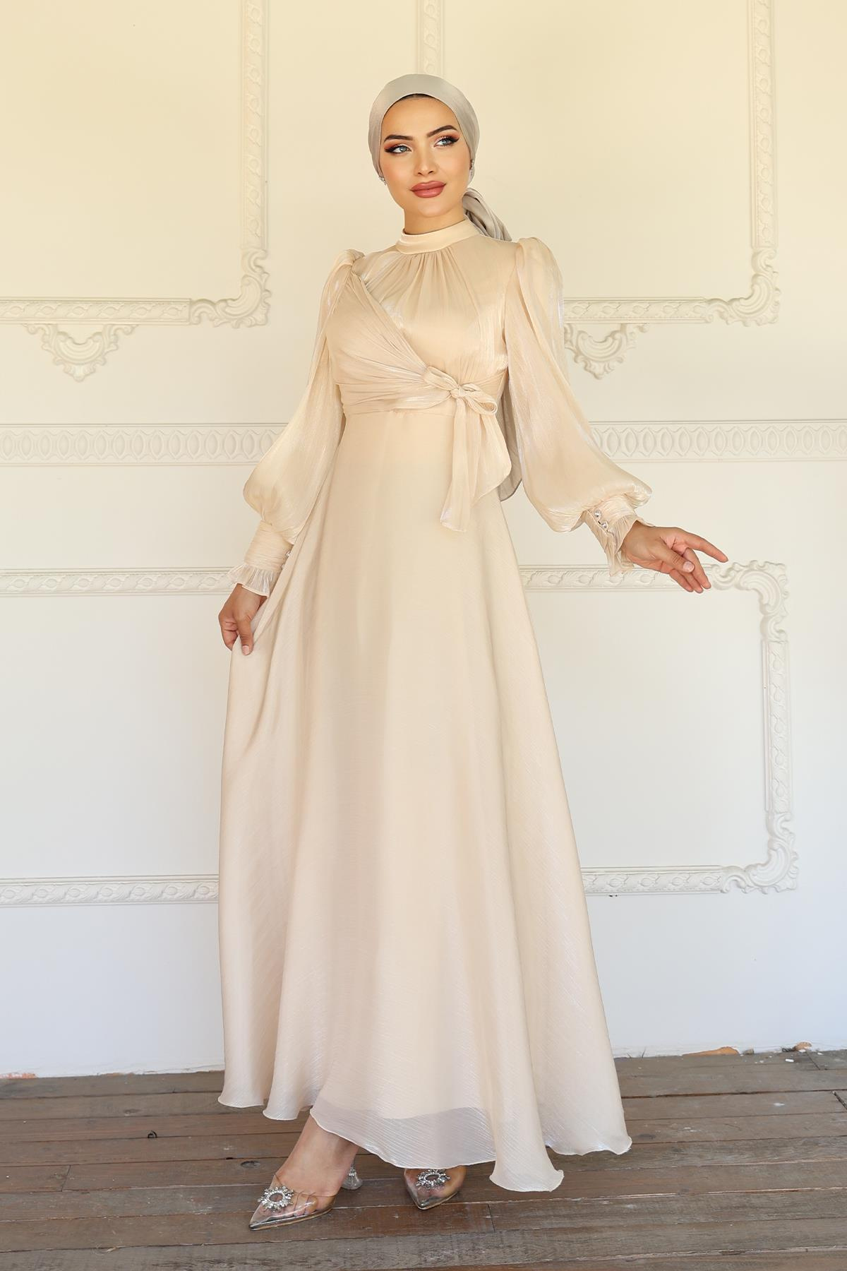 Yandan Bağlamalı Manşet Detaylı Yoryo İpek Tesettür Abiye KREM 1241