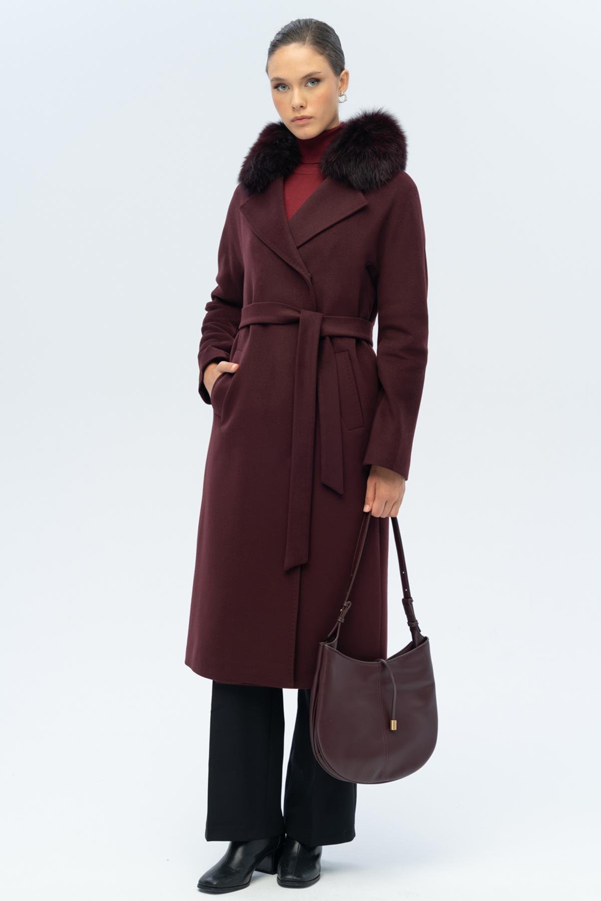 Yarasa Kol Yakası Çıkabilir Kürklü Punto Dikiş Detaylı Kaşmir Kaban MÜRDÜM 3120-TK