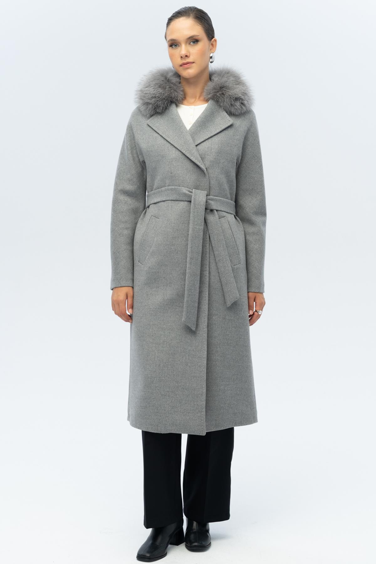 Yarasa Kol Yakası Çıkabilir Kürklü Punto Dikiş Detaylı Kaşmir Kaban GRİ 3120-TK